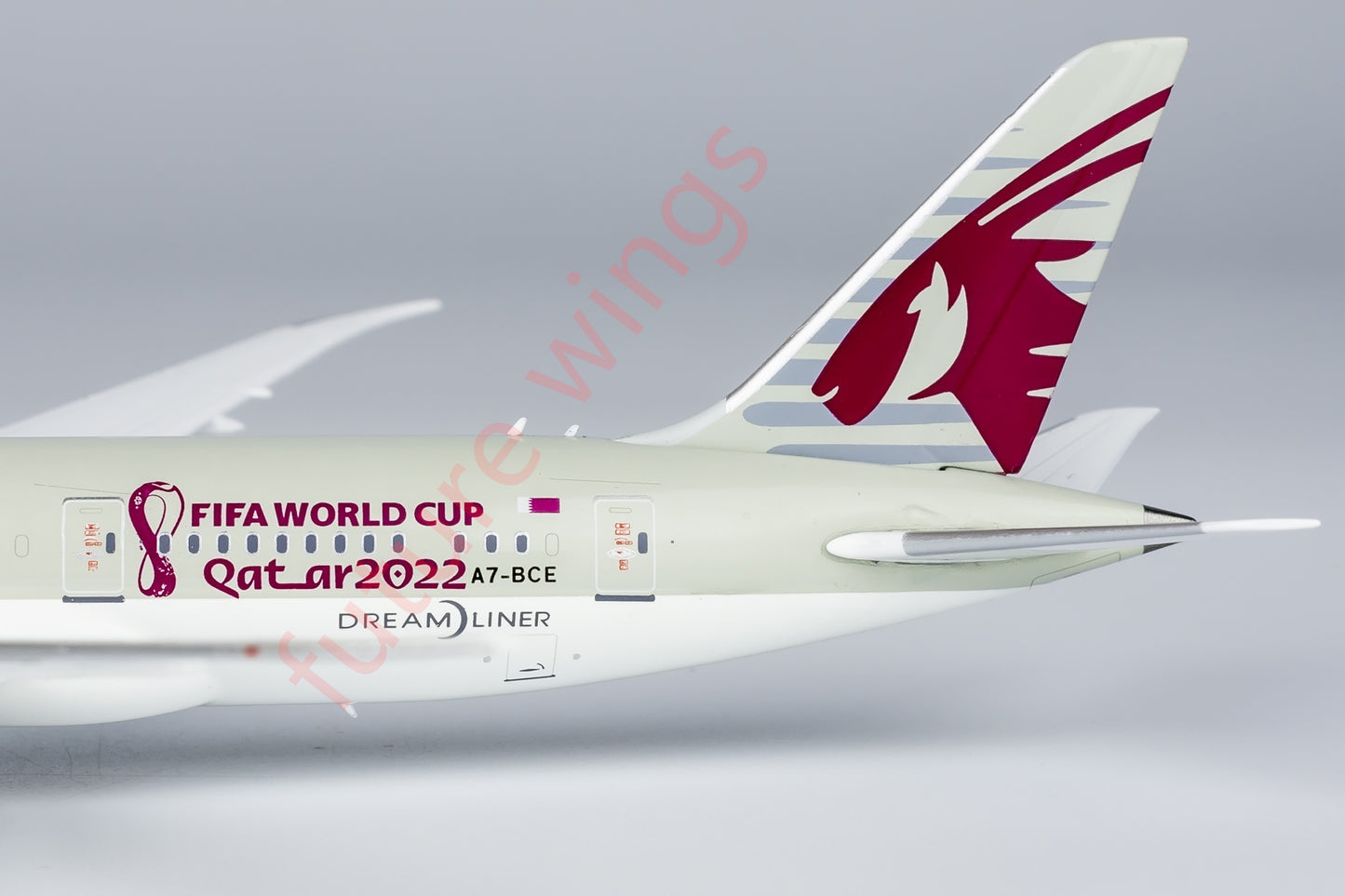 1:400 NG Models NG59010 Qatar Airways B787-8 A7-BCE Aircraft Model+Free Tractor