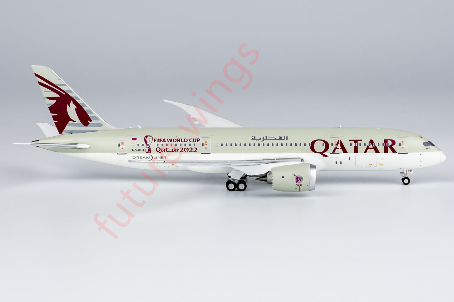 1:400 NG Models NG59010 Qatar Airways B787-8 A7-BCE Aircraft Model+Free Tractor