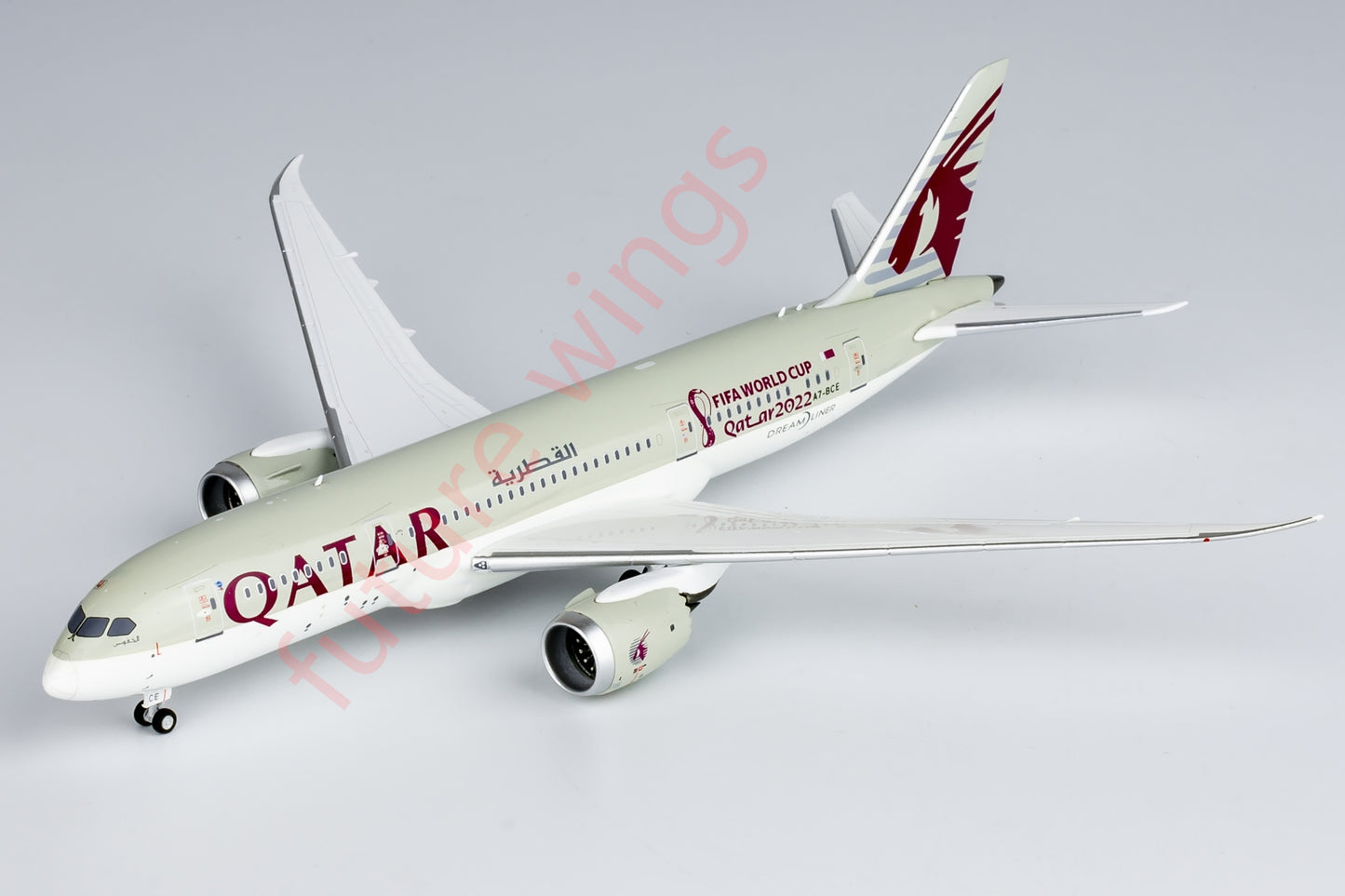 1:400 NG Models NG59010 Qatar Airways B787-8 A7-BCE Aircraft Model+Free Tractor