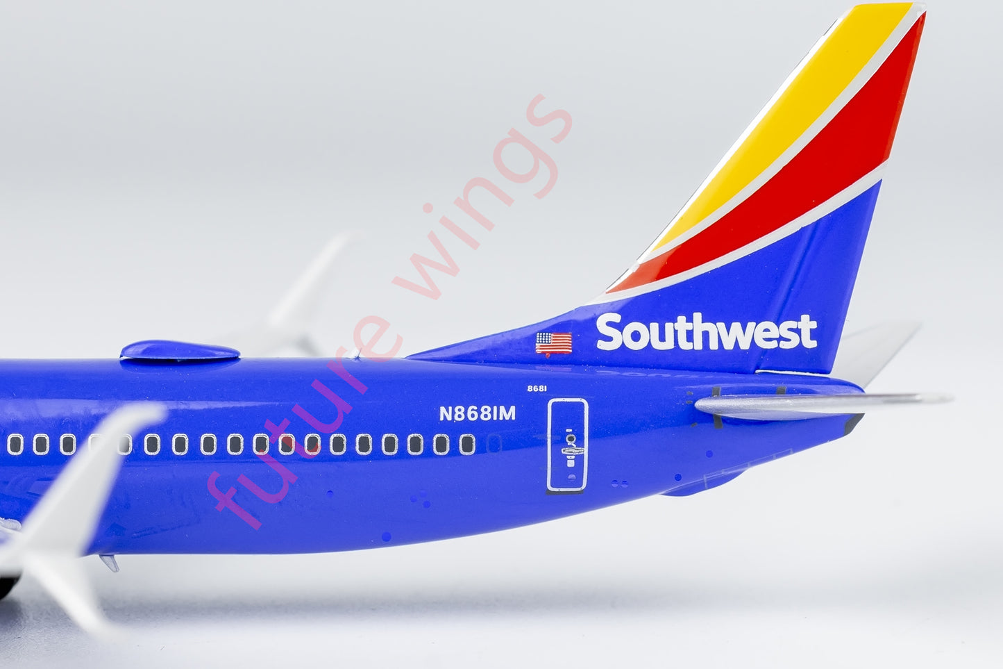 1:400 NG Models NG58238 SouthWest B737-800/w N8681M Aircraft Model+Free Tractor