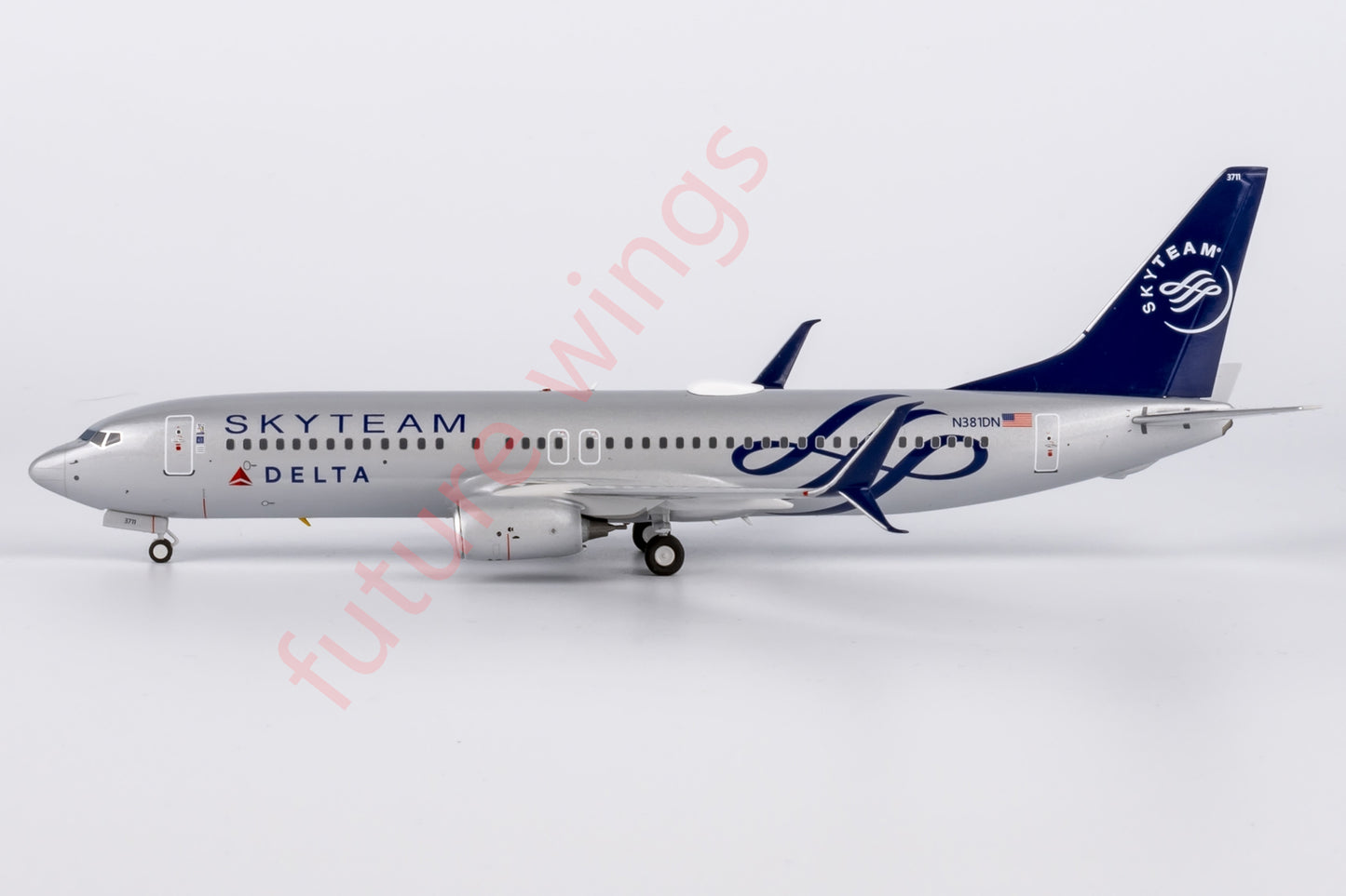 1:200 NG Models NG08013 Delta Airlines B737-800 N381DN "SKYTEAM"Aircraft Model With Stand