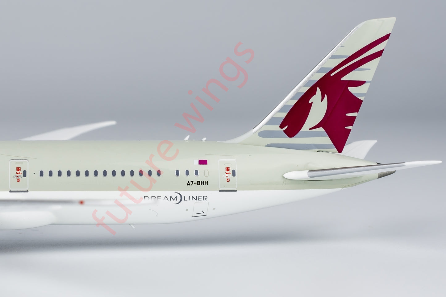 1:400 NG Models NG55106 Qatar Airways B787-9 A7-BHH Aircraft Model+Free Tractor