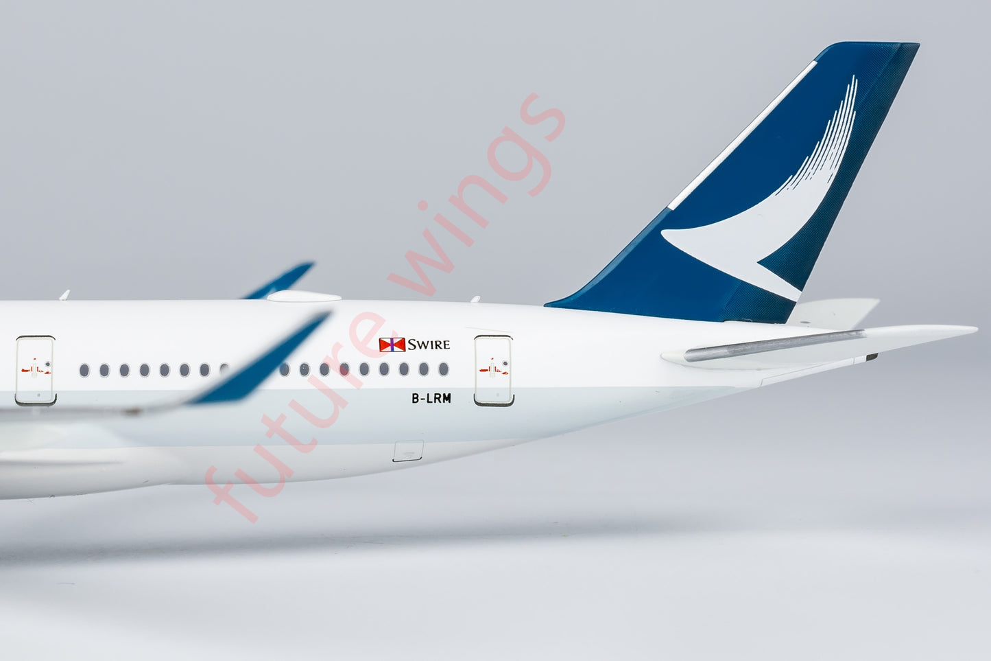 1:400 NG Models NG39078 Cathay Pacific A350-900 B-LRM Aircraft Model+Free Tractor