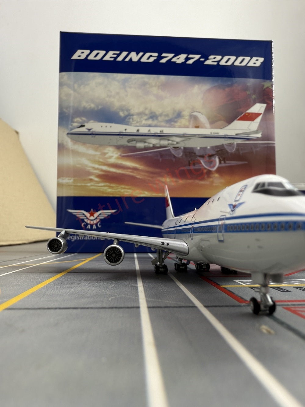 1:400 YY Wings Civil Aviation of China CAAC B747-200B B-2440+Free Tractor