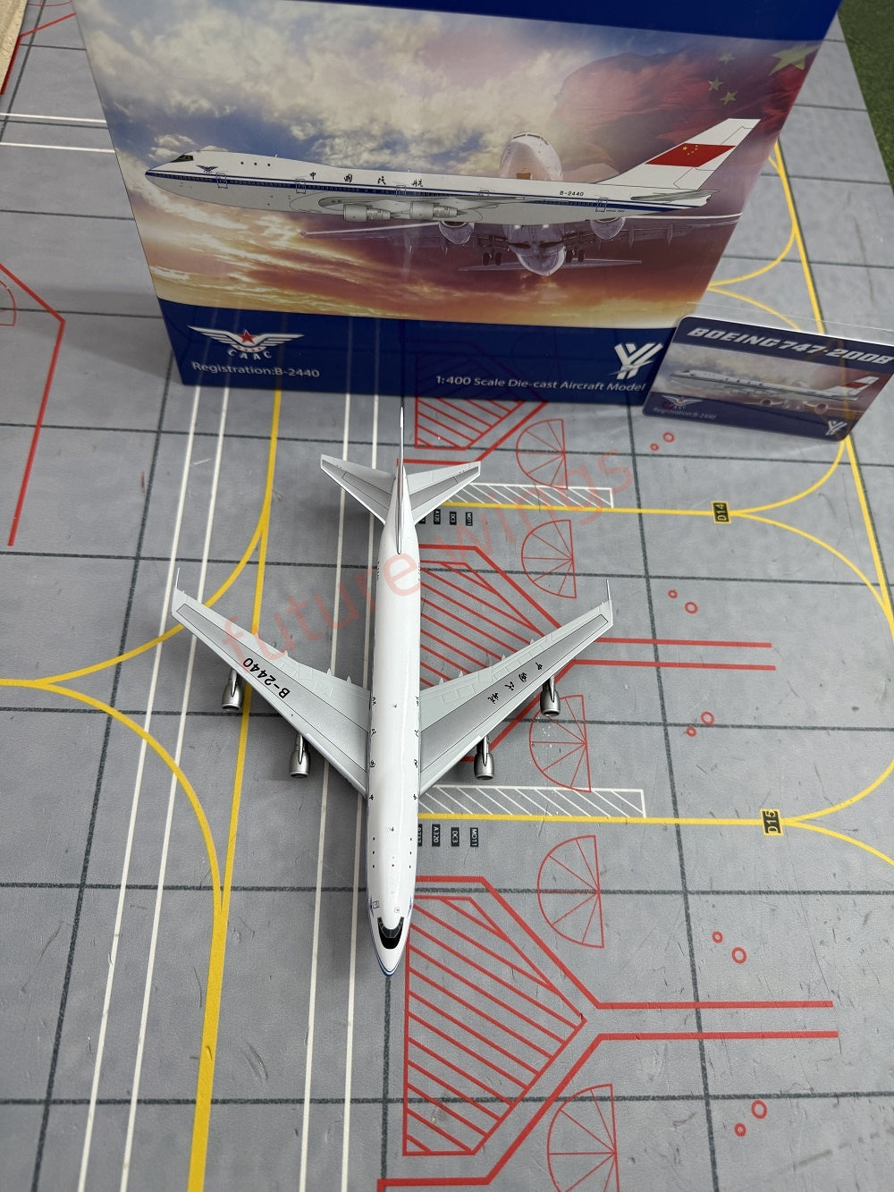 1:400 YY Wings Civil Aviation of China CAAC B747-200B B-2440+Free Tractor