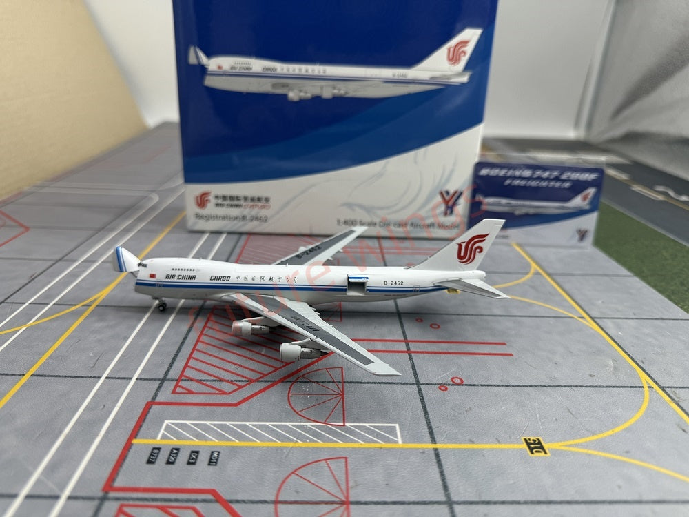 1:400 YY Wings Air China Cargo B747-400F/B747-200F Aircraft Model+Tractor