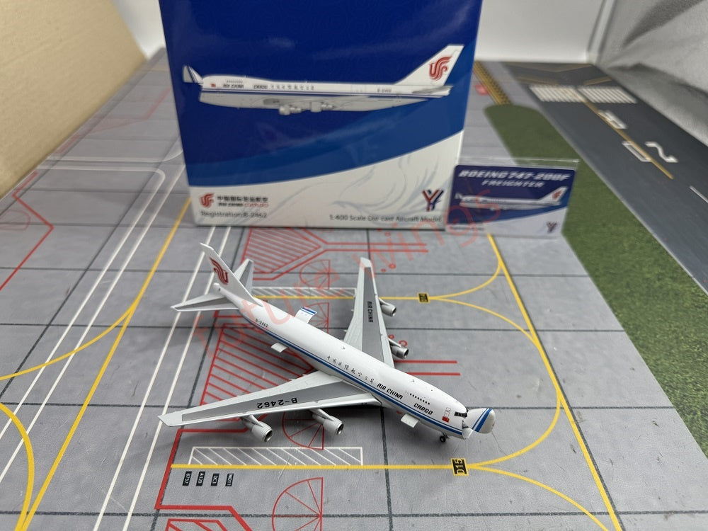 1:400 YY Wings Air China Cargo B747-400F/B747-200F Aircraft Model+Tractor