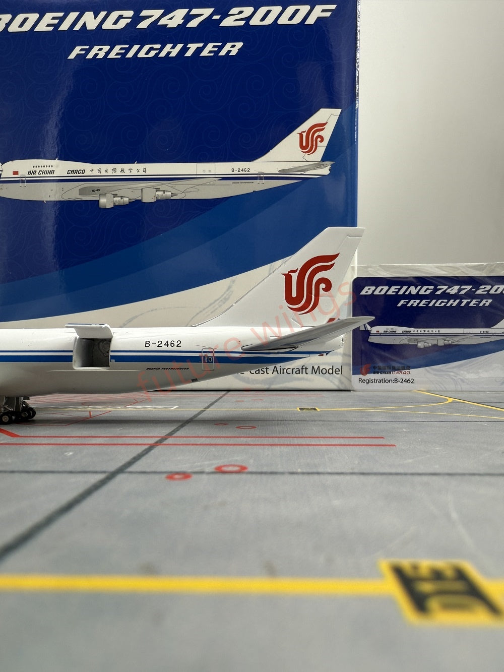 1:400 YY Wings Air China Cargo B747-400F/B747-200F Aircraft Model+Tractor