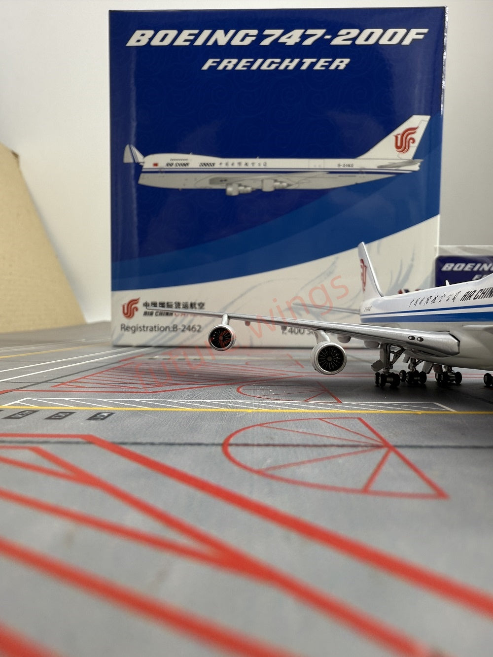 1:400 YY Wings Air China Cargo B747-400F/B747-200F Aircraft Model+Tractor