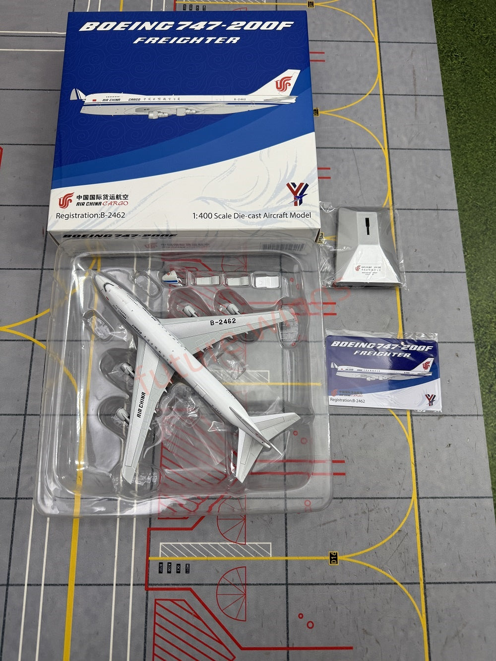 1:400 YY Wings Air China Cargo B747-400F/B747-200F Aircraft Model+Tractor