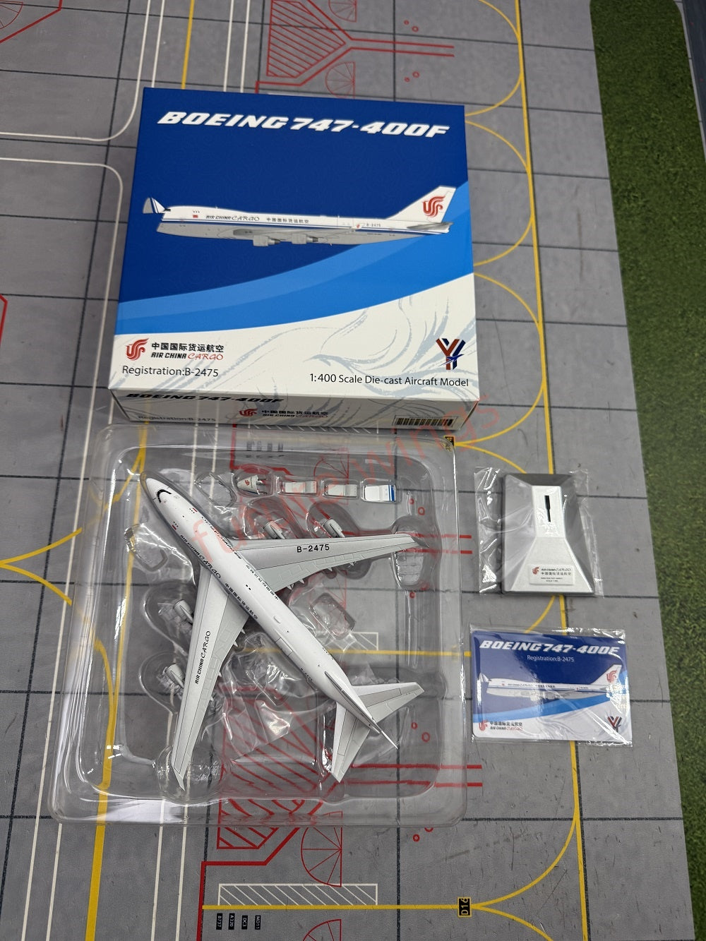 1:400 YY Wings Air China Cargo B747-400F/B747-200F Aircraft Model+Tractor