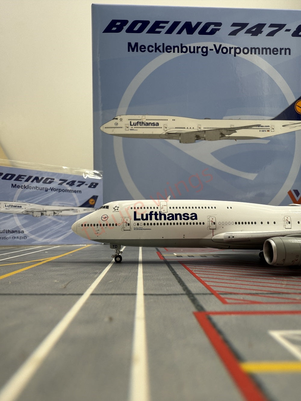 1:400 YY Wings Lufthansa Airlines Boeing 747-8 D-ABYD Aircraft Model+Free Tractor