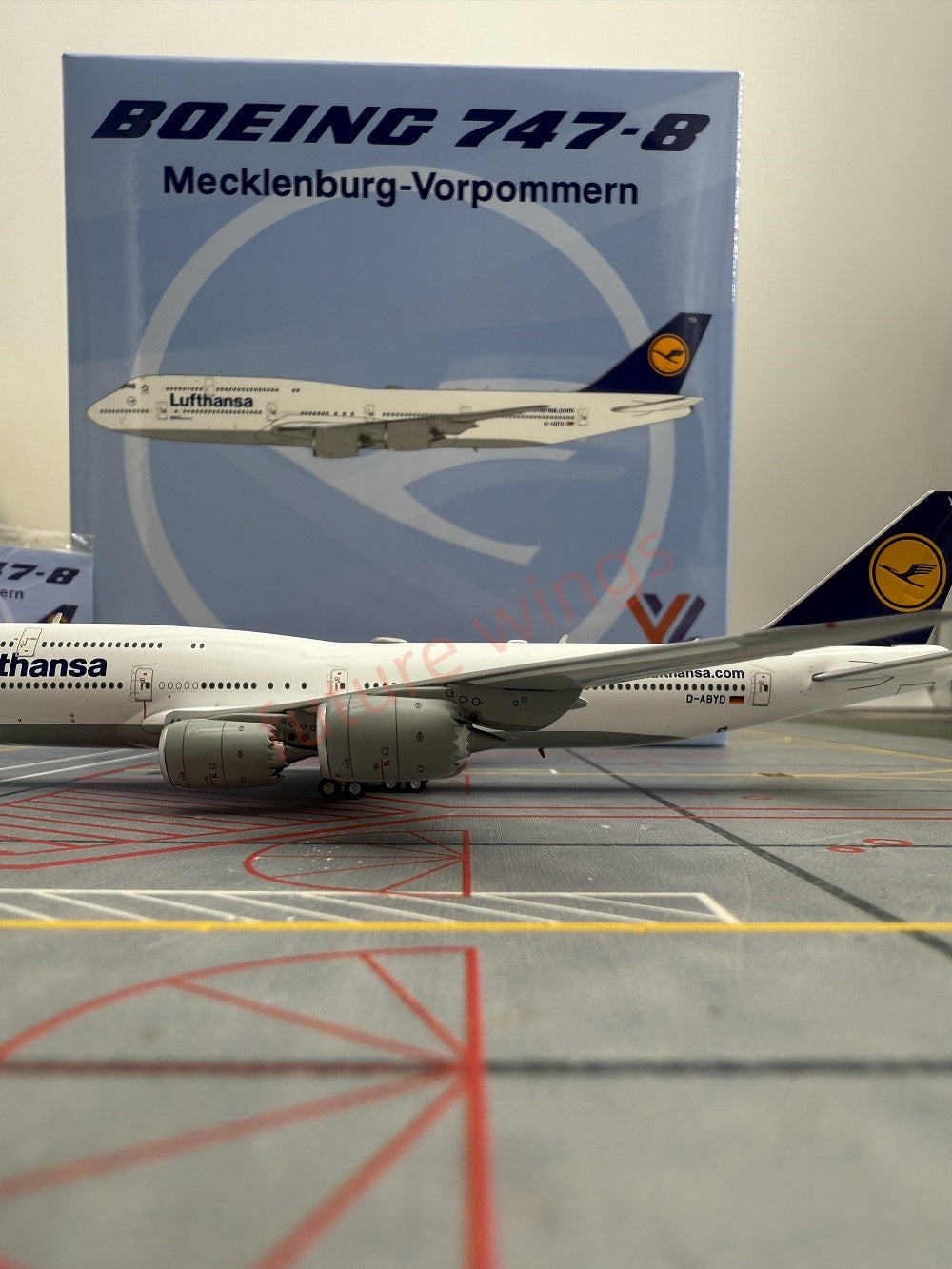 1:400 YY Wings Lufthansa Airlines Boeing 747-8 D-ABYD Aircraft Model+Free Tractor