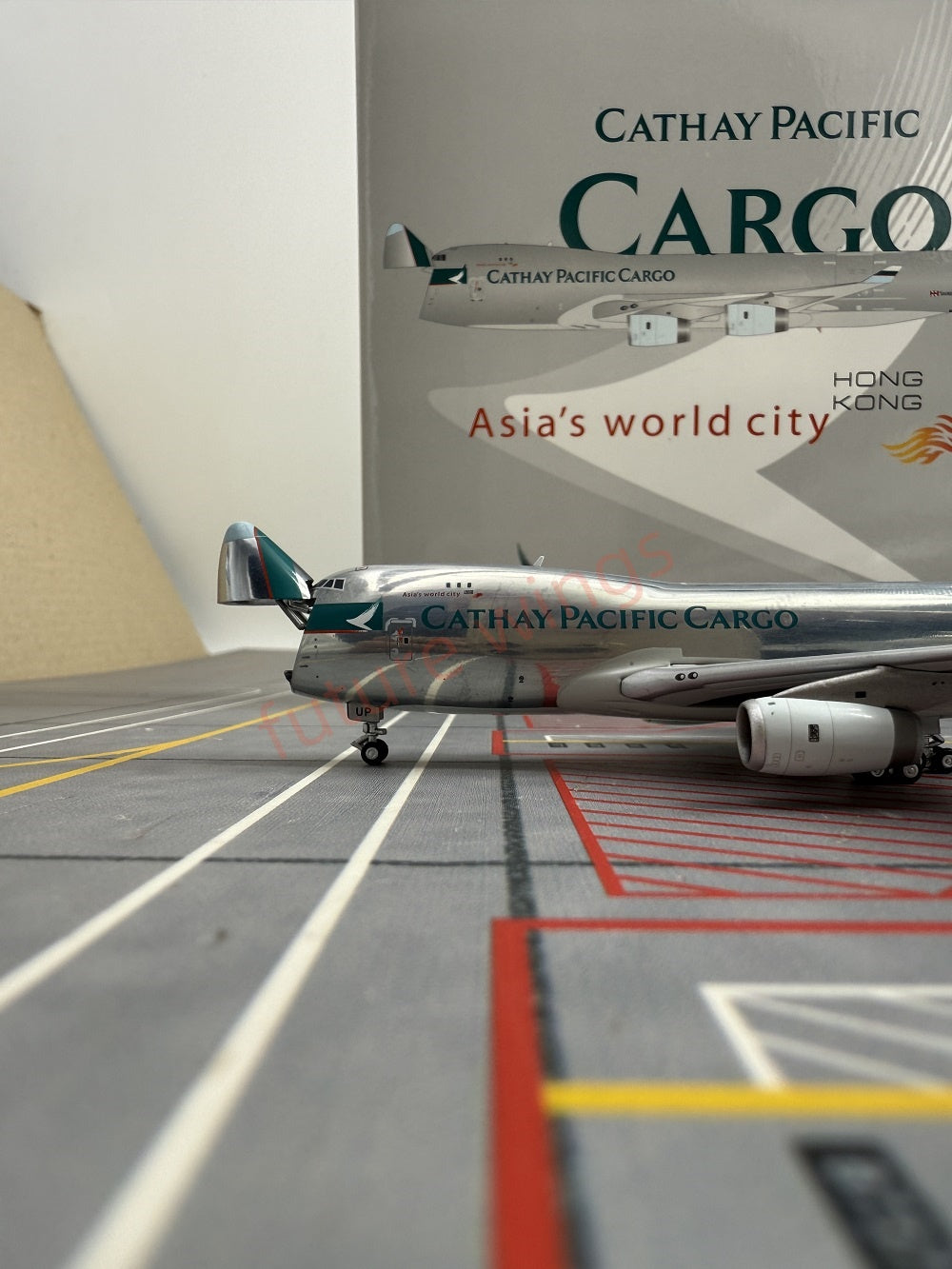 1:400 YY Wings Cathay Pacific Cargo B747-400F B-HUP Free Tractor +Stand