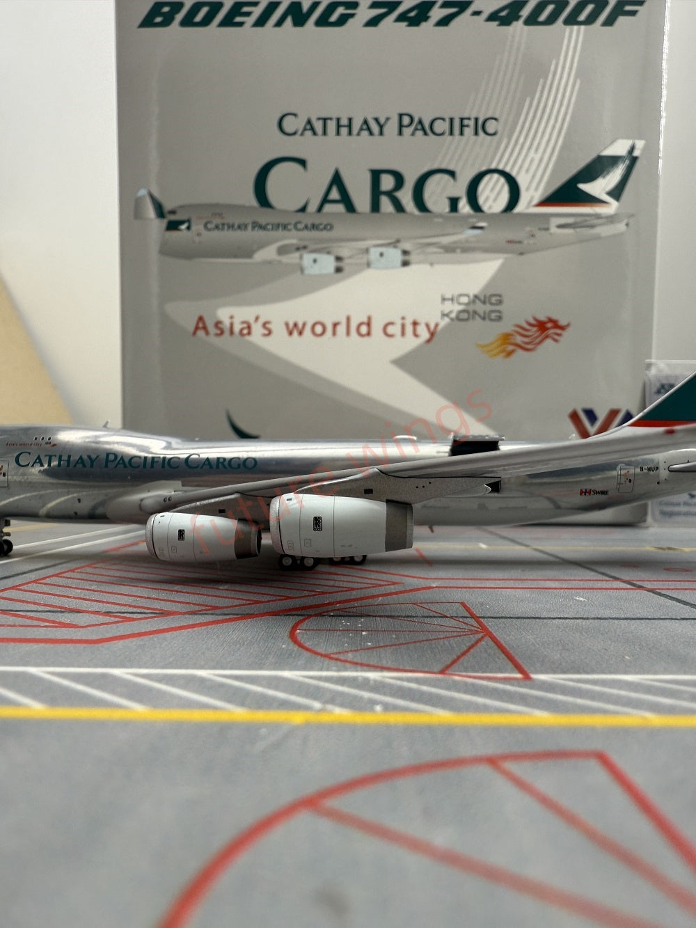 1:400 YY Wings Cathay Pacific Cargo B747-400F B-HUP Free Tractor +Stand