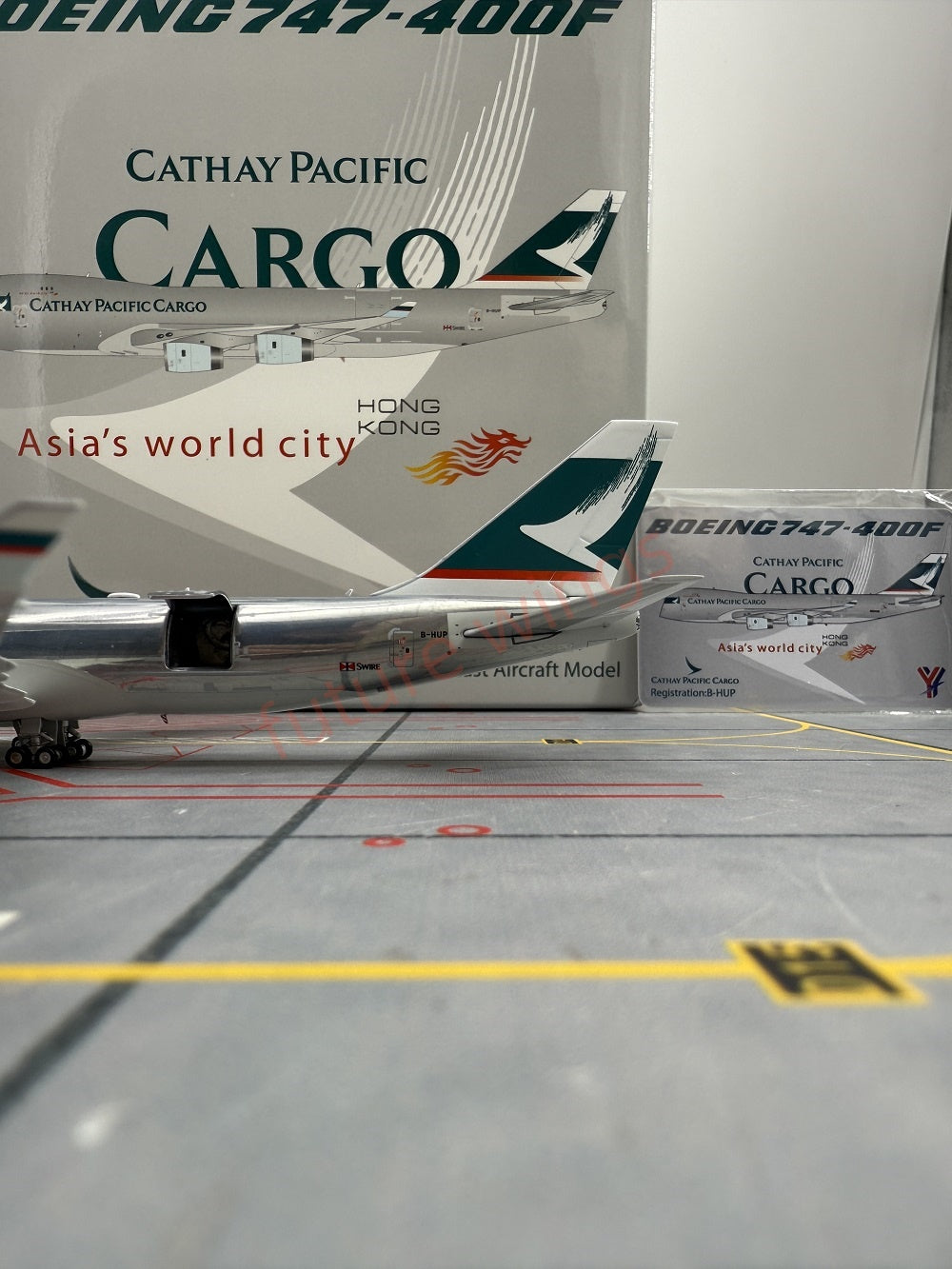 1:400 YY Wings Cathay Pacific Cargo B747-400F B-HUP Free Tractor +Stand