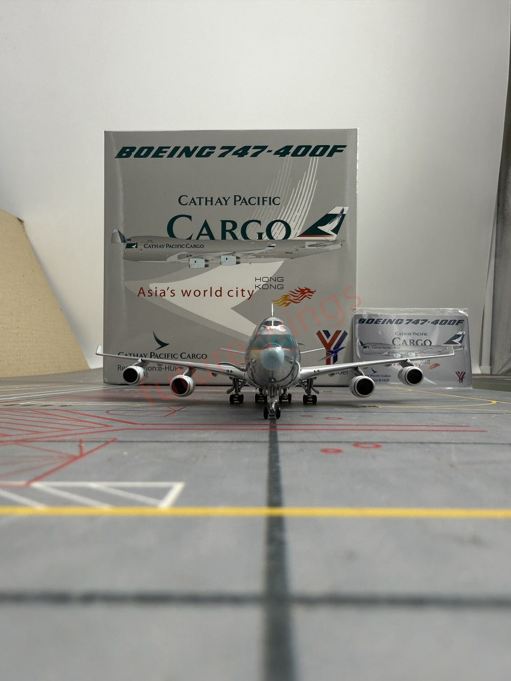 1:400 YY Wings Cathay Pacific Cargo B747-400F B-HUP Free Tractor +Stand