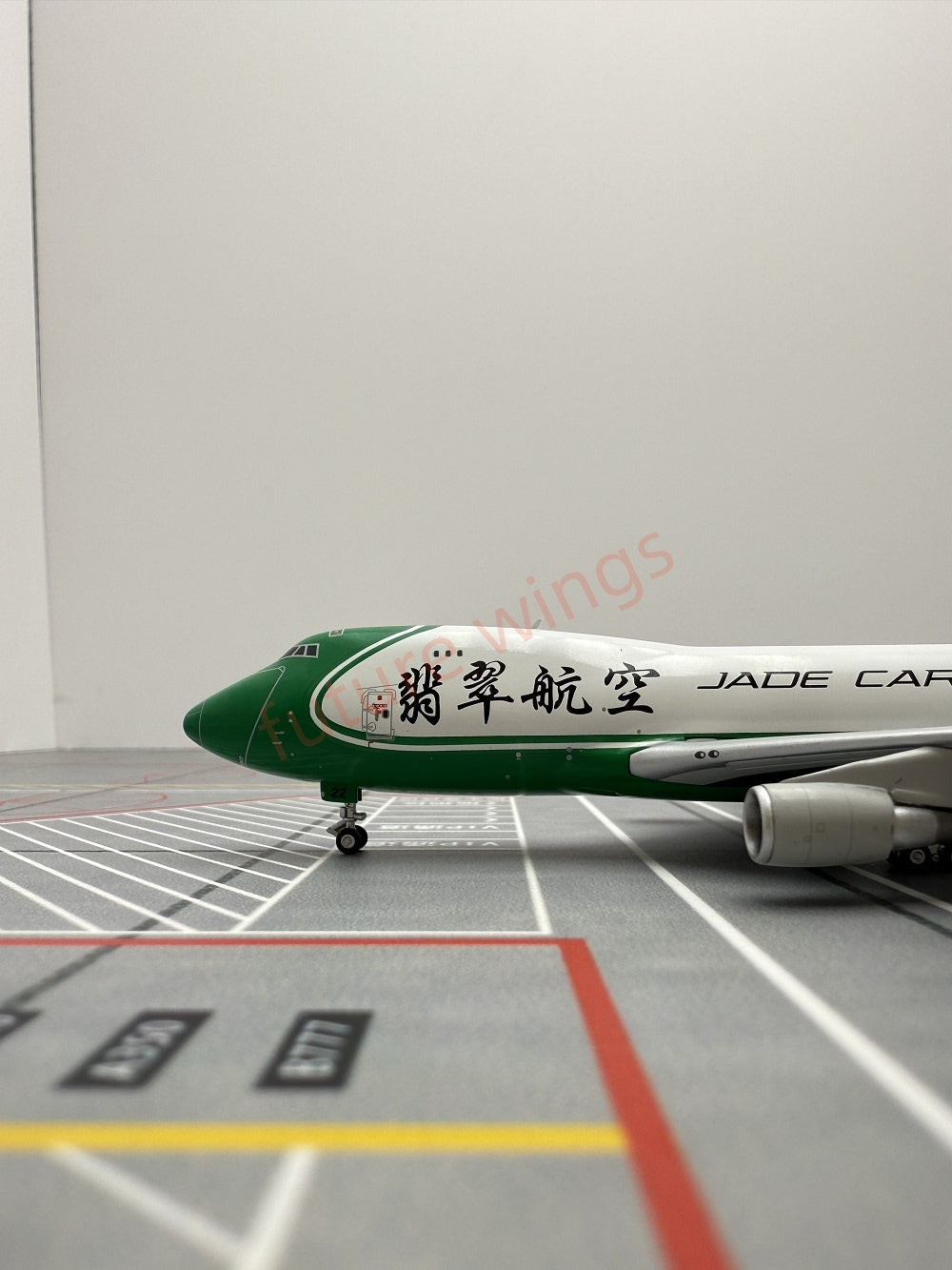 1:400 Geministar JADE Cargo B747-400 B-2422 Aircraft Model+Free Tractor