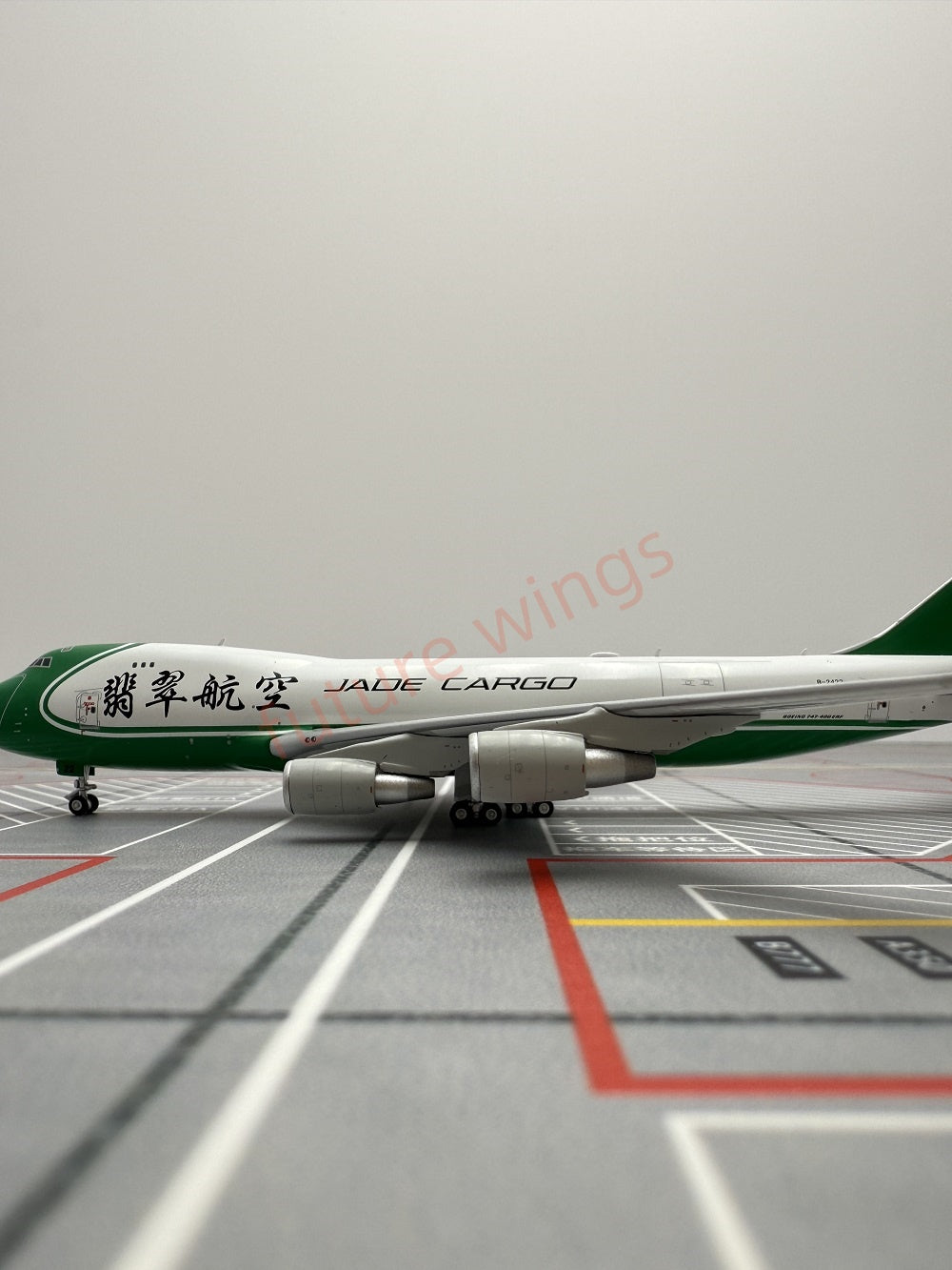 1:400 Geministar JADE Cargo B747-400 B-2422 Aircraft Model+Free Tractor
