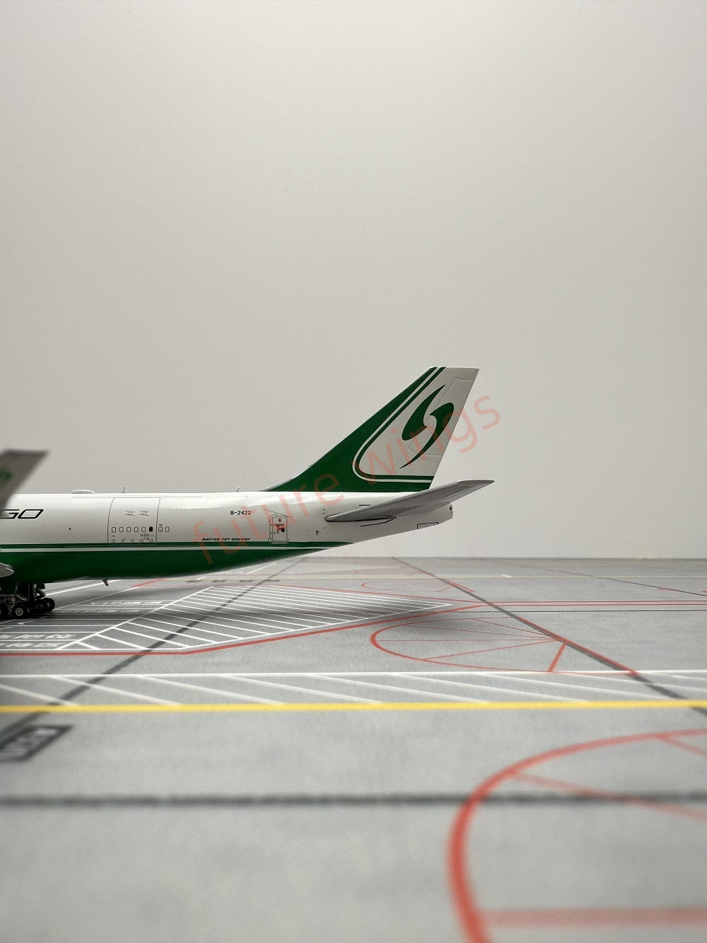 1:400 Geministar JADE Cargo B747-400 B-2422 Aircraft Model+Free Tractor