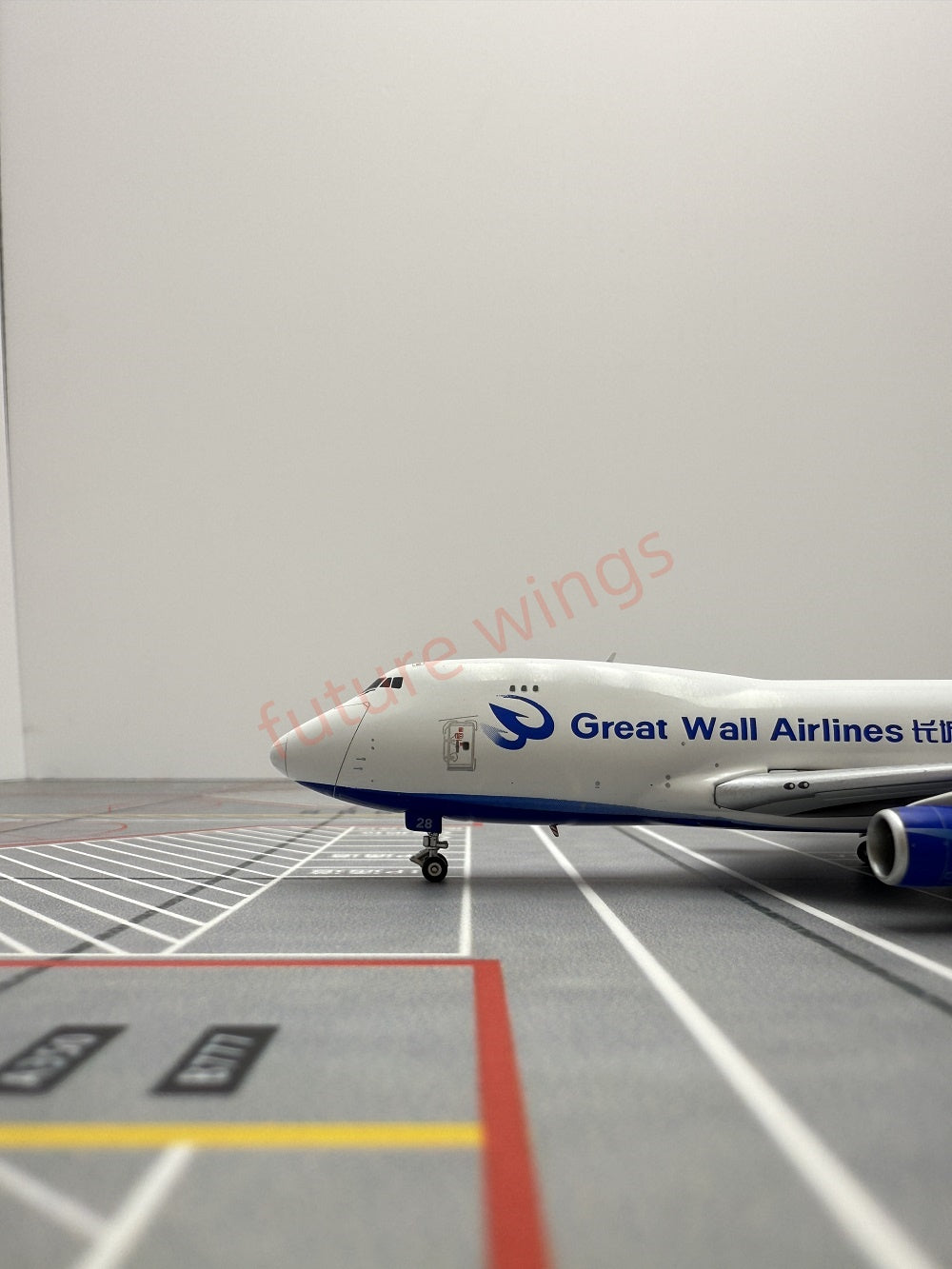 1:400 Geministar Great Wall Airlines B747-400 B-2428 Aircraft Model+Free Tractor