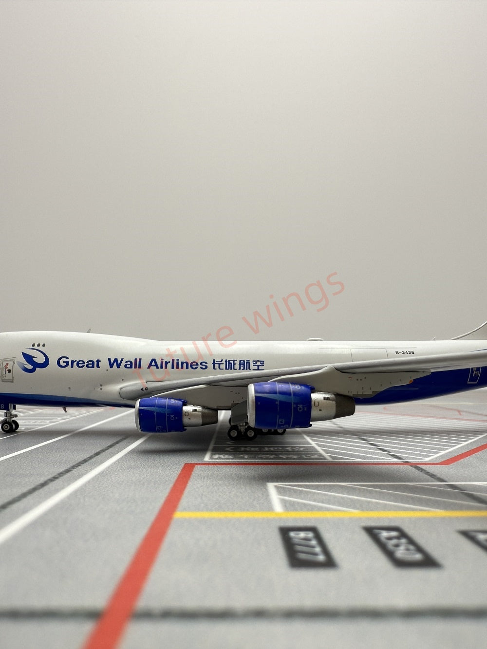 1:400 Geministar Great Wall Airlines B747-400 B-2428 Aircraft Model+Free Tractor