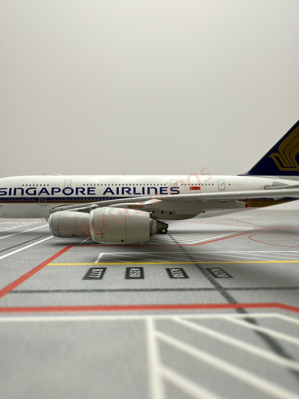 1:400 YY Wings Singapore Airlines A380 9V-SKJ Aircraft Model+Tractor