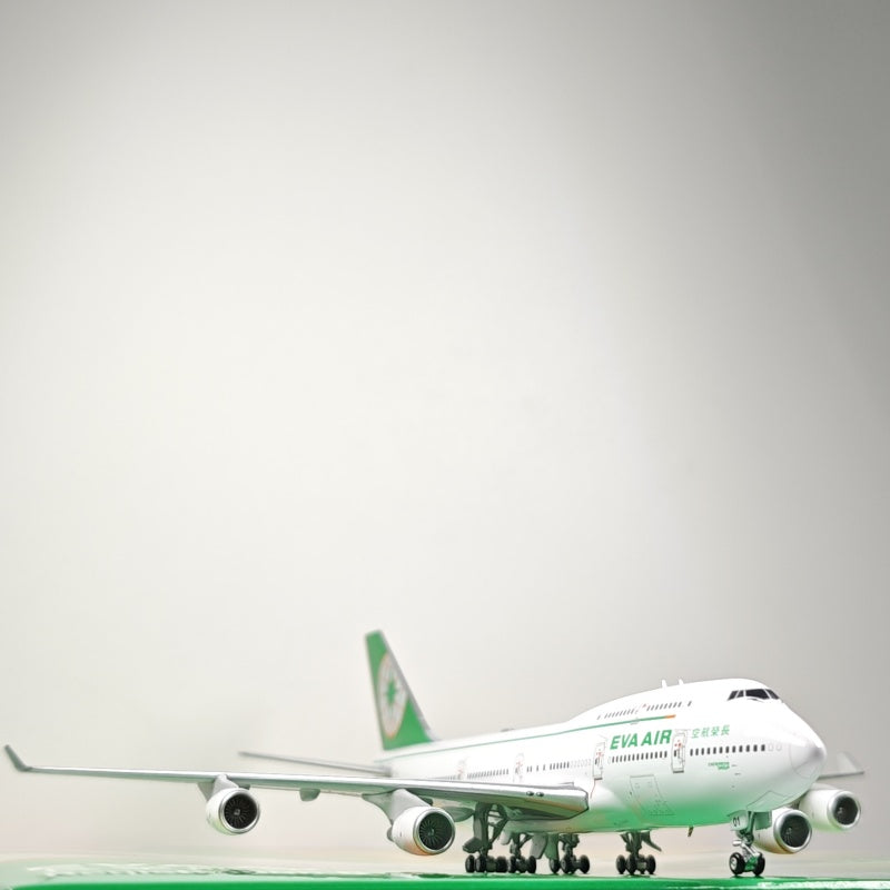 1:400 Geministar EVA Air B747-400 B-16401 Aircraft Model+Free Tractor