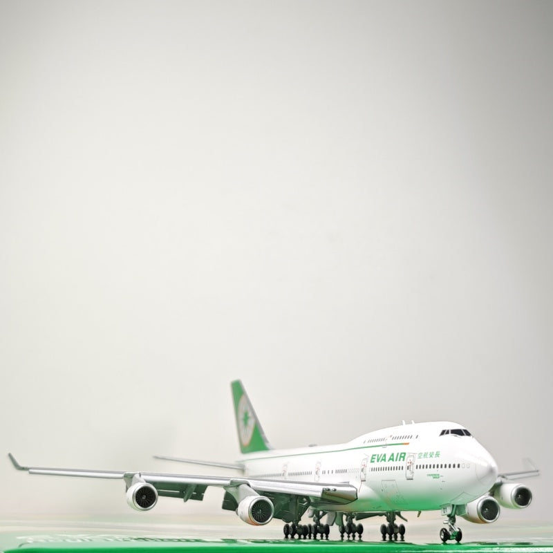 1:400 Geministar EVA Air B747-400 B-16401 Aircraft Model+Free Tractor