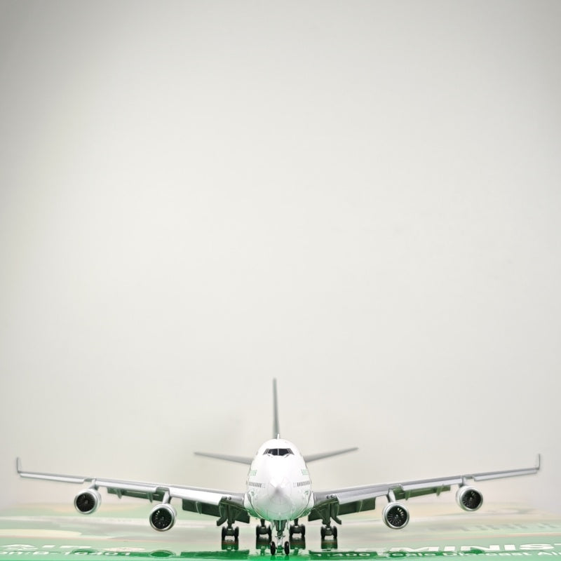 1:400 Geministar EVA Air B747-400 B-16401 Aircraft Model+Free Tractor