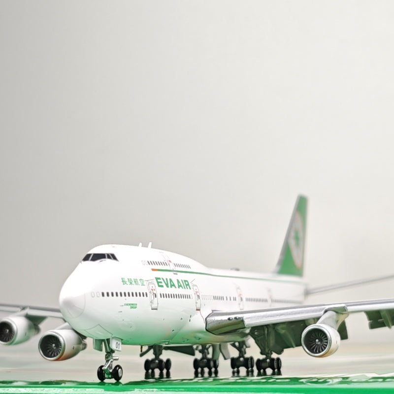 1:400 Geministar EVA Air B747-400 B-16401 Aircraft Model+Free Tractor