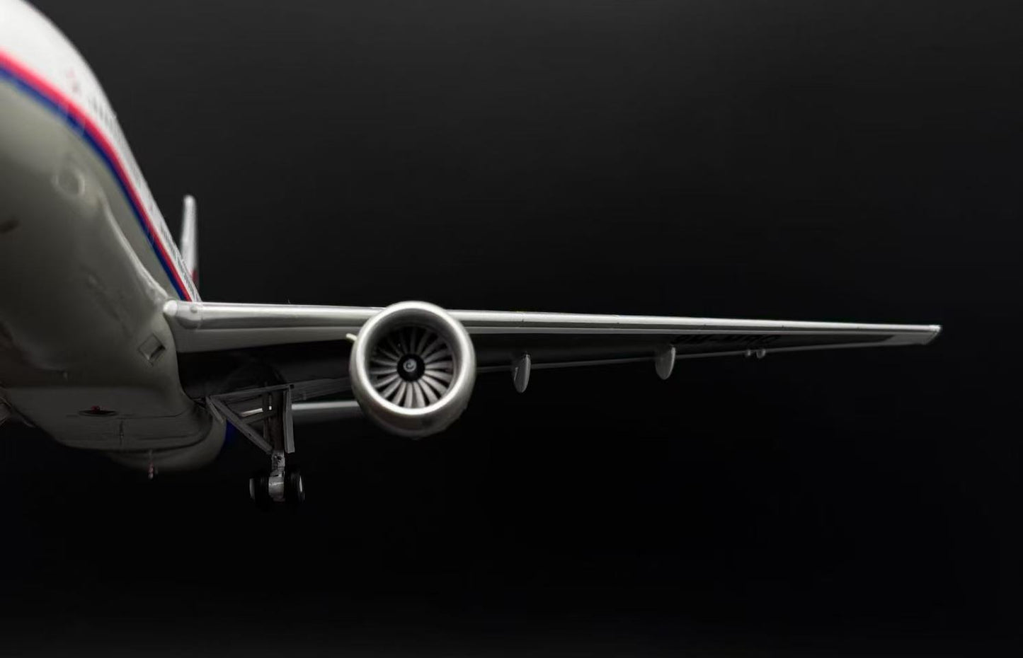 1:200 JC Wings* Malaysia Airlines B777-200ER 9M-MRQ Diecast Aircraft Model