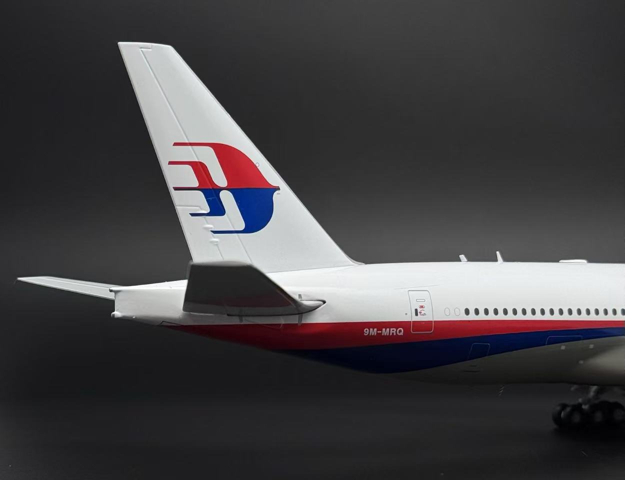 1:200 JC Wings* Malaysia Airlines B777-200ER 9M-MRQ Diecast Aircraft Model