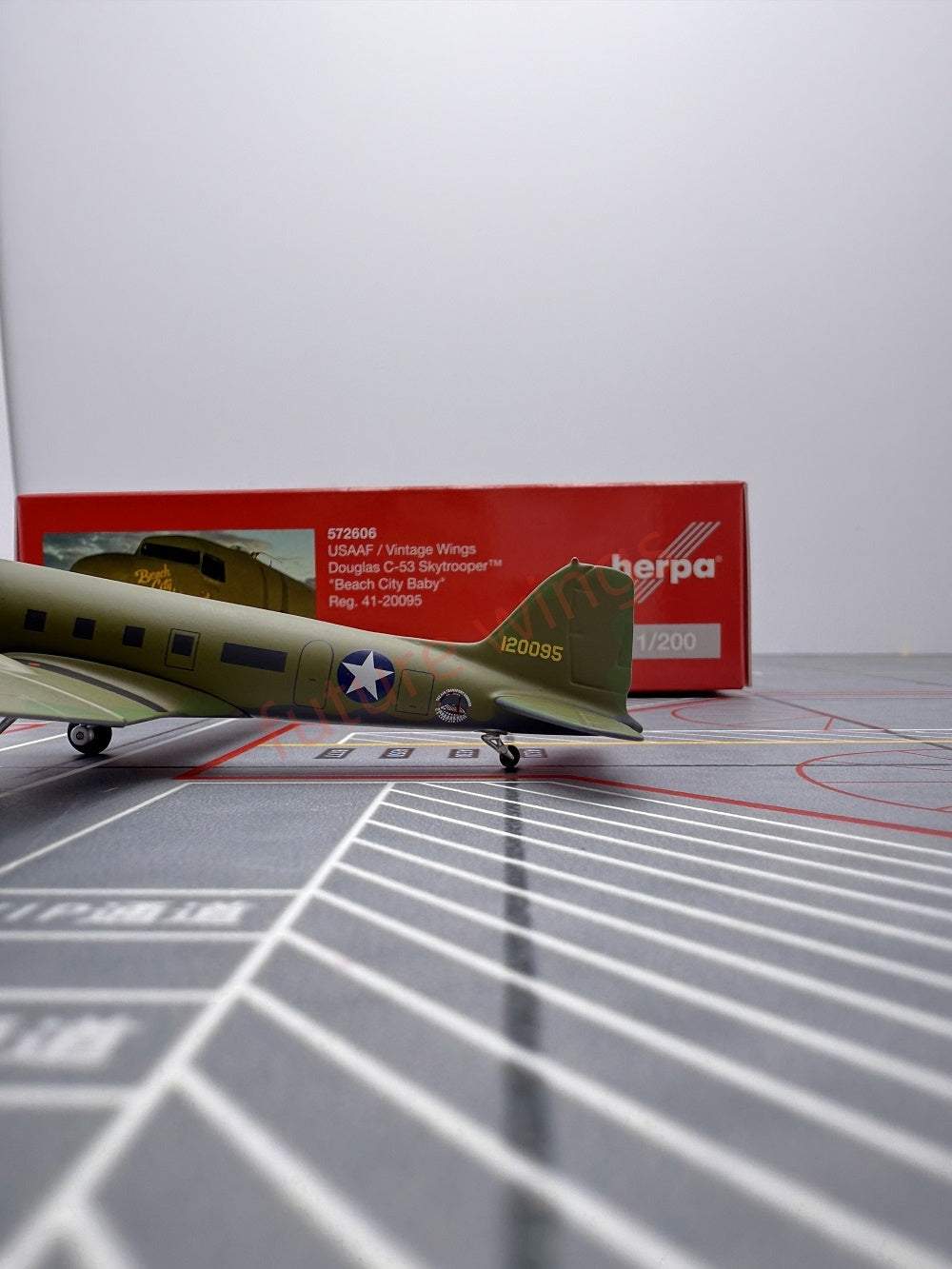 1:200 Herpa Wings 572706 USAF Douglas C-53  41-20095 Diecast Aircraft Model
