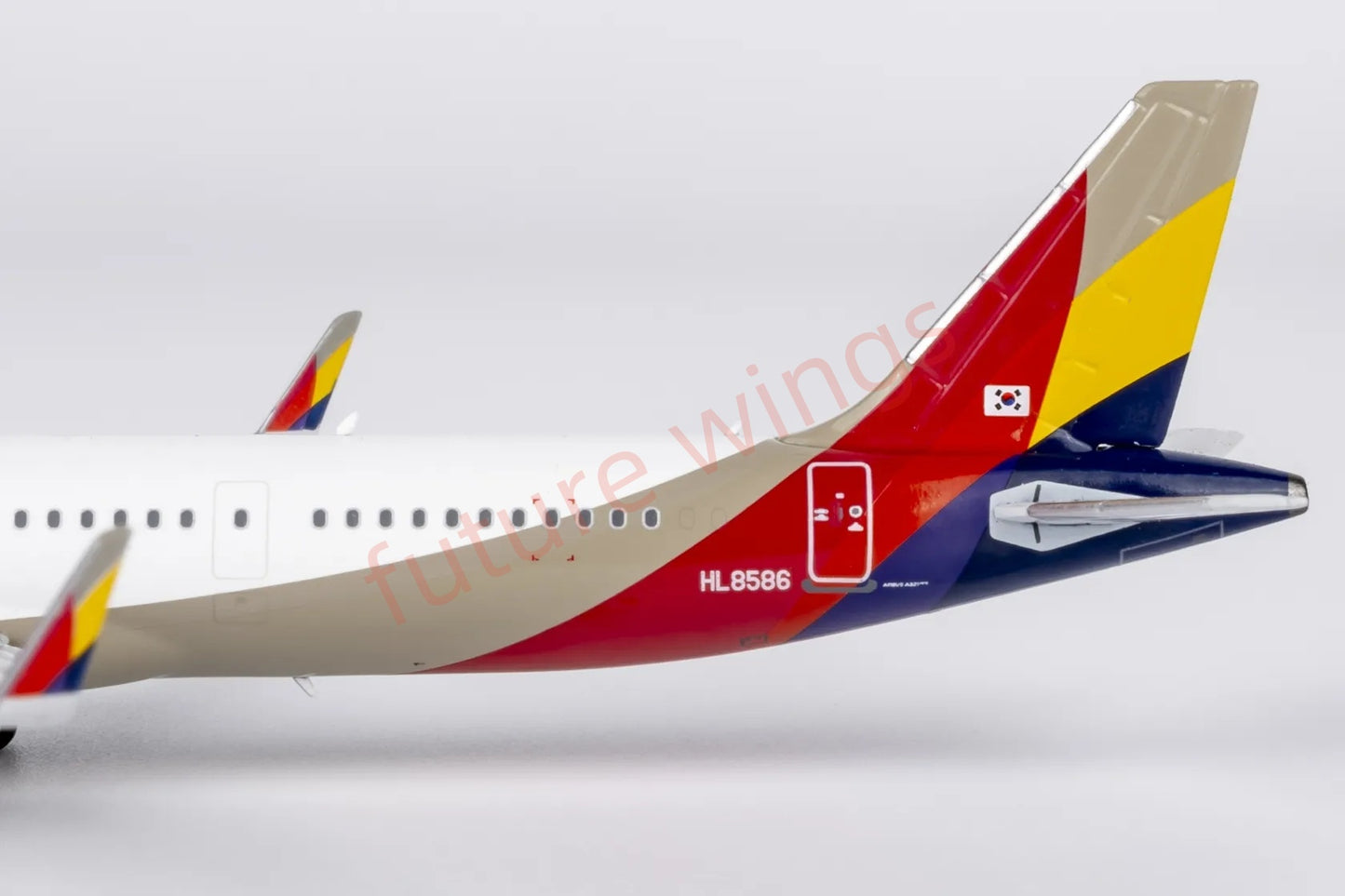 1:400 NG Models NG13129 Asiana Airlines A321neo HL8586 Aircraft Model+Free Tractor