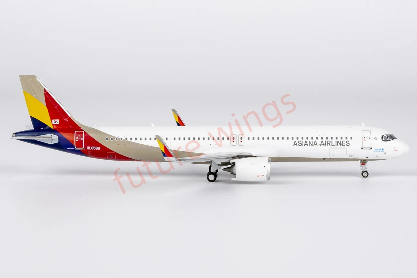 1:400 NG Models NG13129 Asiana Airlines A321neo HL8586 Aircraft Model+Free Tractor