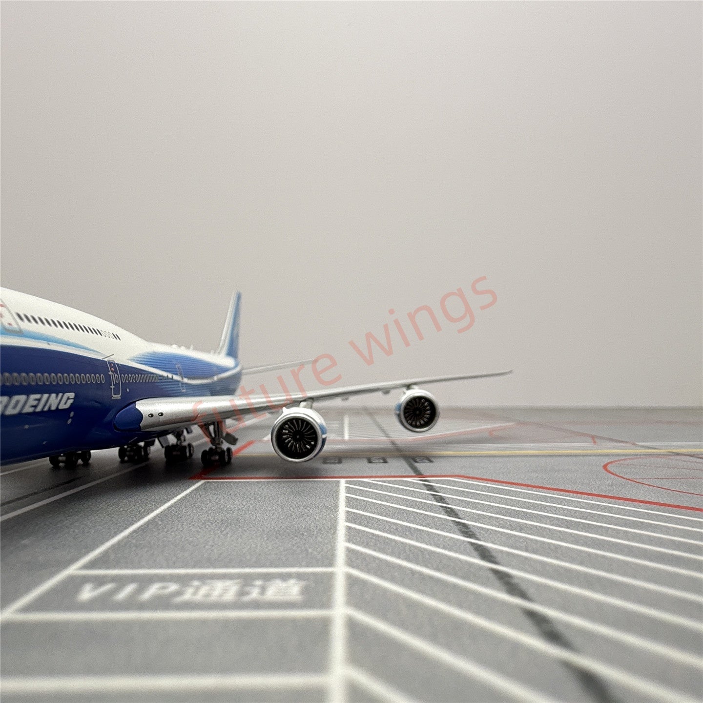 1:400 HX Models Boeing House Color B747-8 Aircraft Model With Stand+Free Tractor