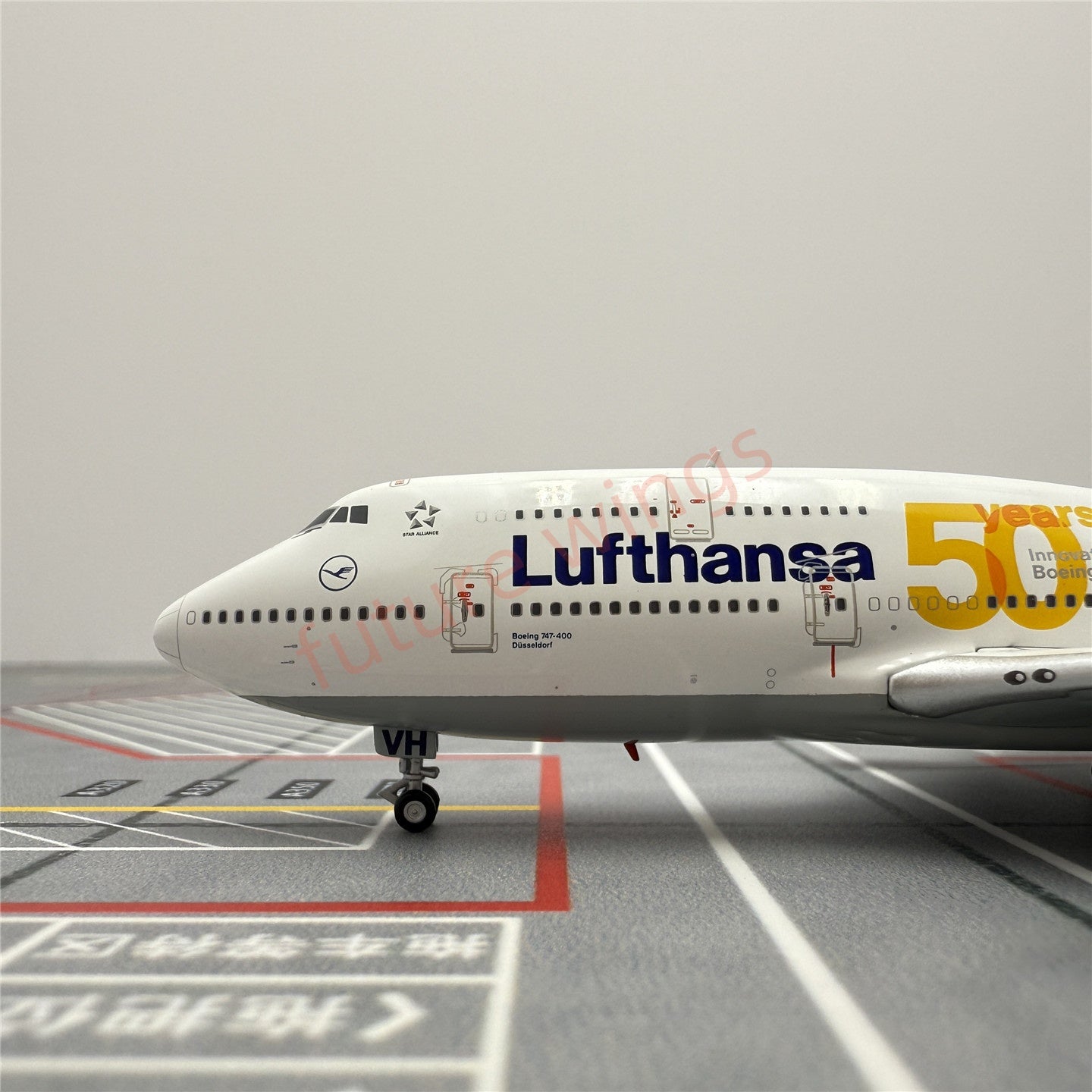 1:400 YY Wings Lufthansa Airlines Boeing 747-8 D-ABVH "50Years" Aircraft Model+Free Tractor