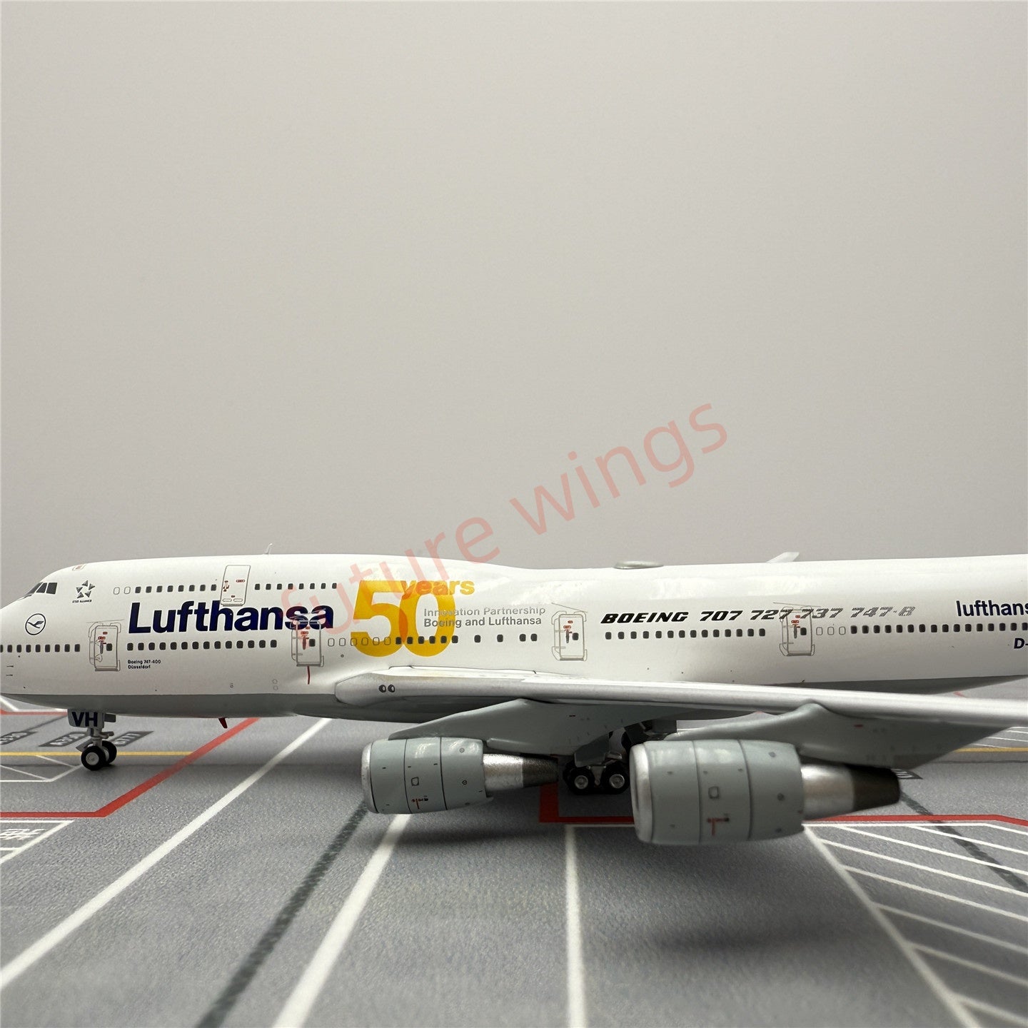 1:400 YY Wings Lufthansa Airlines Boeing 747-8 D-ABVH "50Years" Aircraft Model+Free Tractor