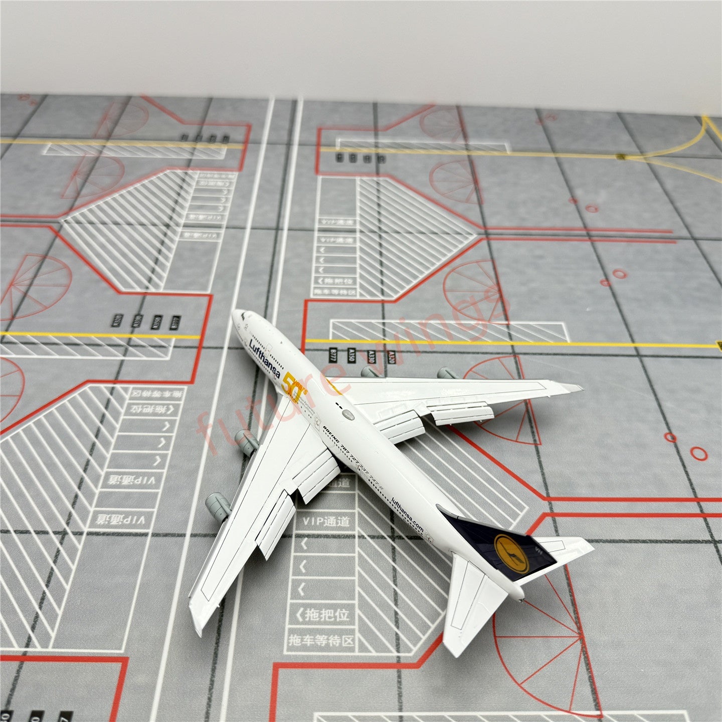 1:400 YY Wings Lufthansa Airlines Boeing 747-8 D-ABVH "50Years" Aircraft Model+Free Tractor