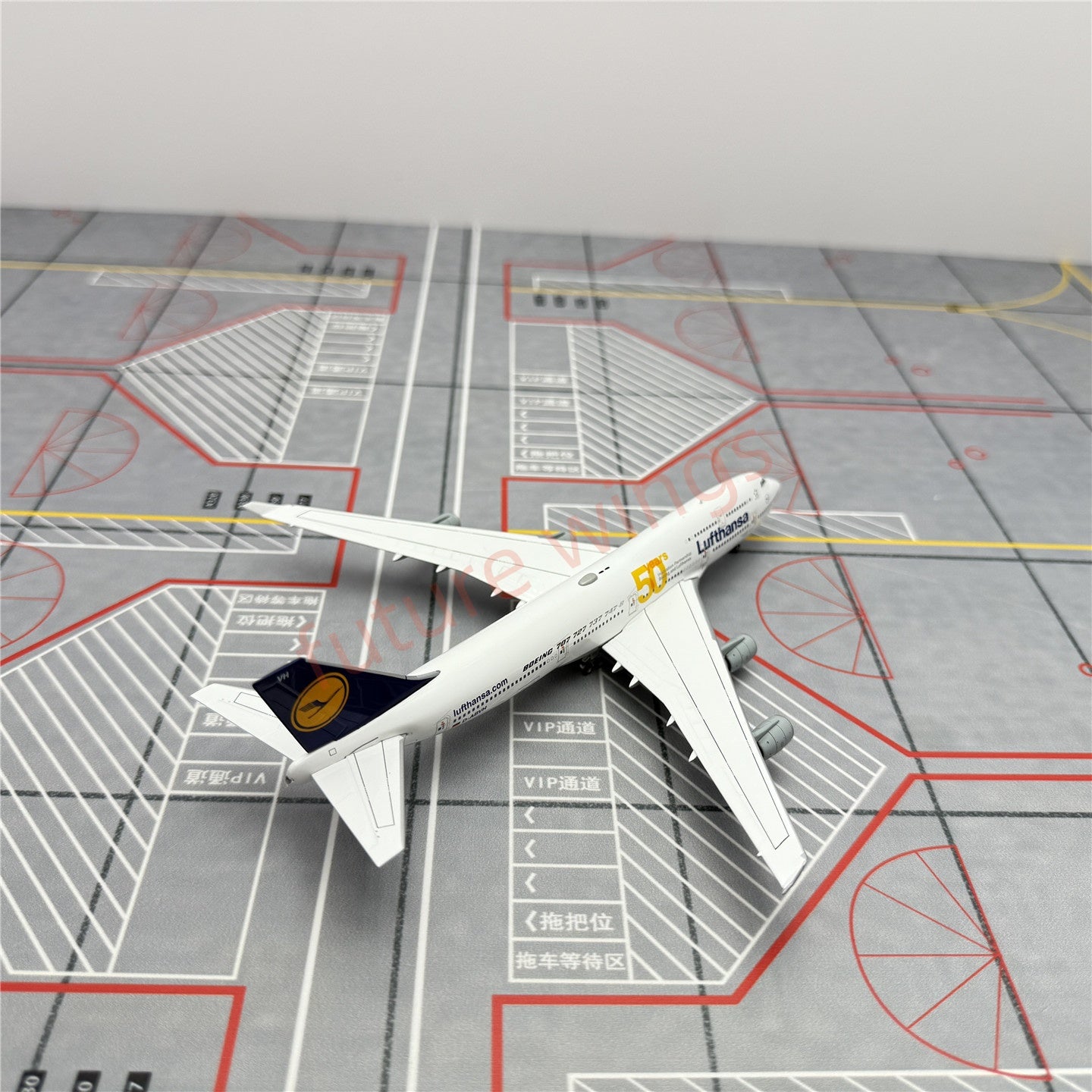 1:400 YY Wings Lufthansa Airlines Boeing 747-8 D-ABVH "50Years" Aircraft Model+Free Tractor