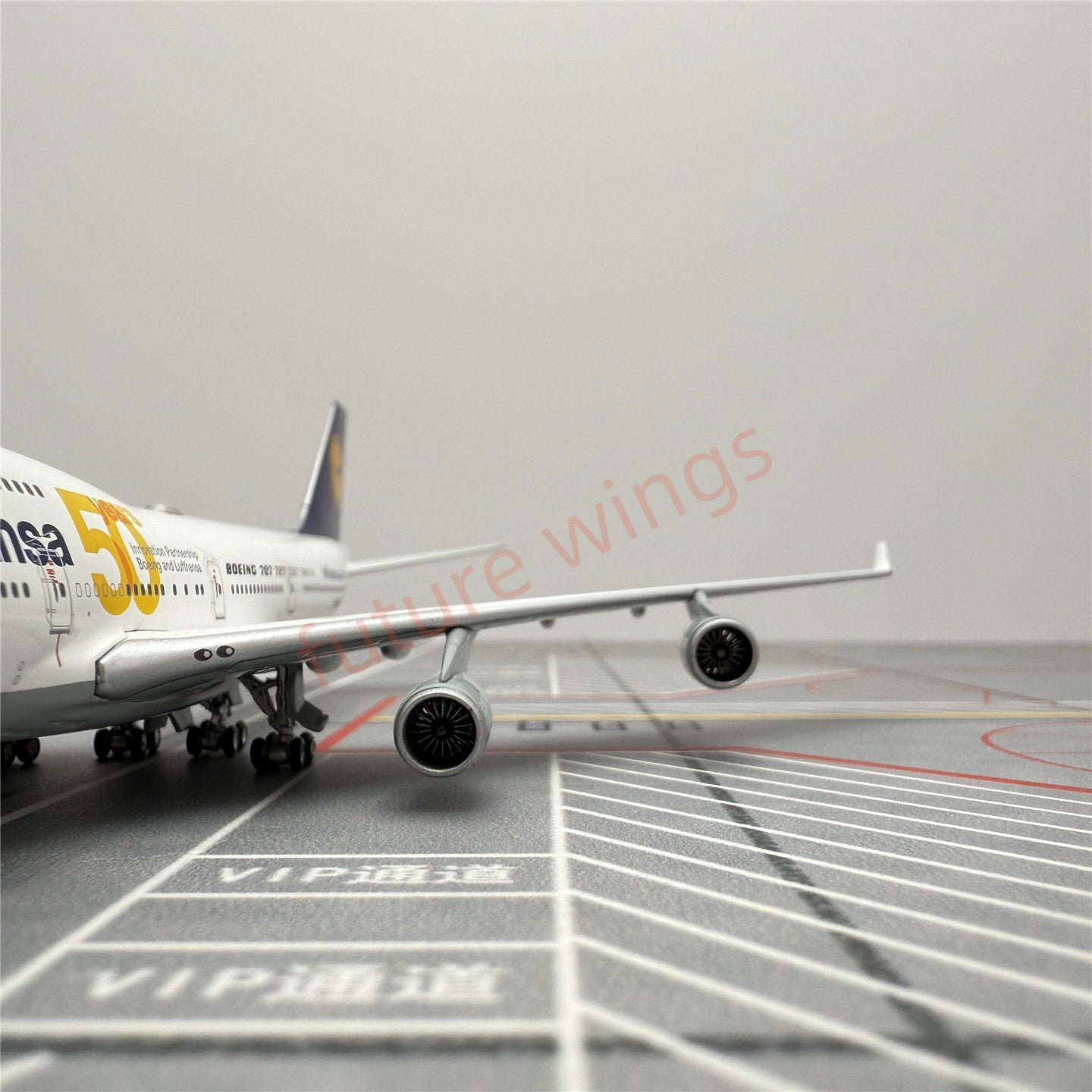 1:400 YY Wings Lufthansa Airlines Boeing 747-8 D-ABVH "50Years" Aircraft Model+Free Tractor