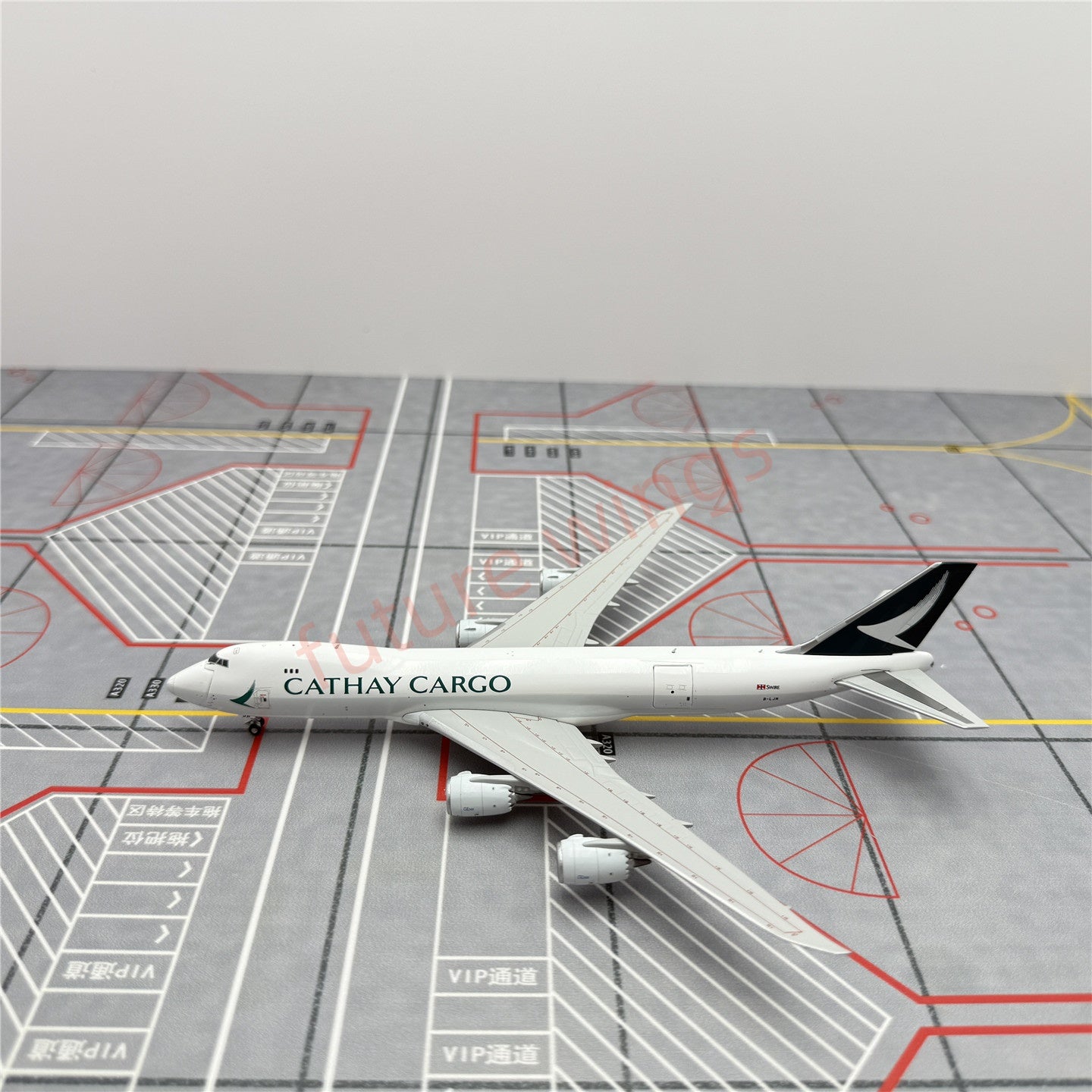 1:400 YY Wings Cathay Cargo B747-8F B-LJN Aircraft Model Free Tractor +Stand