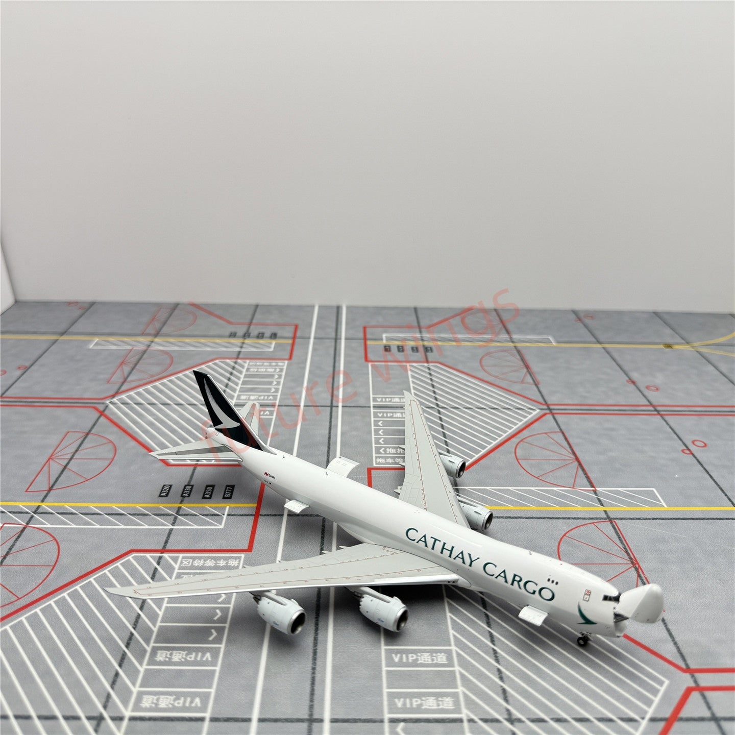 1:400 YY Wings Cathay Cargo B747-8F B-LJN Aircraft Model Free Tractor +Stand
