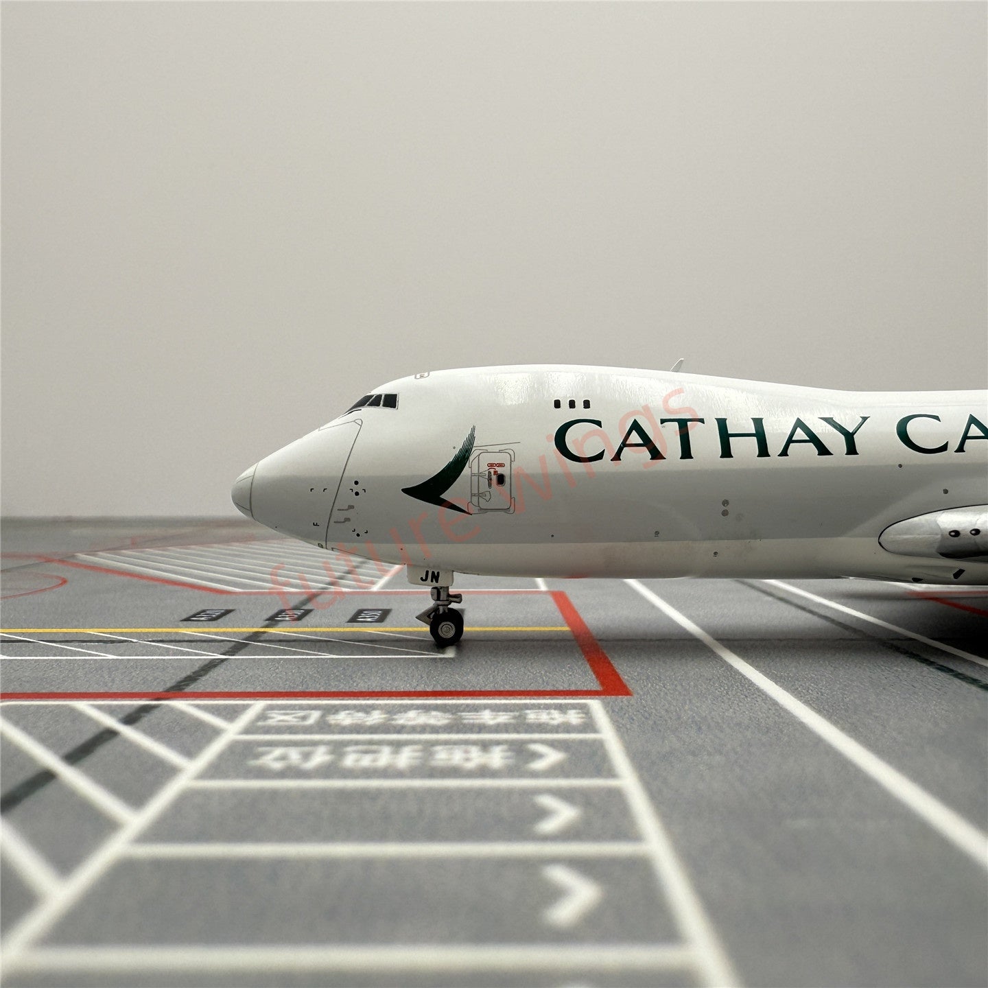 1:400 YY Wings Cathay Cargo B747-8F B-LJN Aircraft Model Free Tractor +Stand