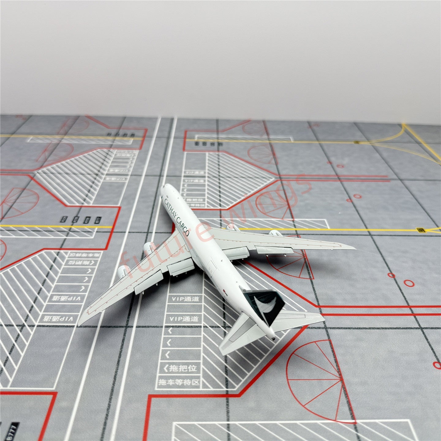 1:400 YY Wings Cathay Cargo B747-8F B-LJN Aircraft Model Free Tractor +Stand