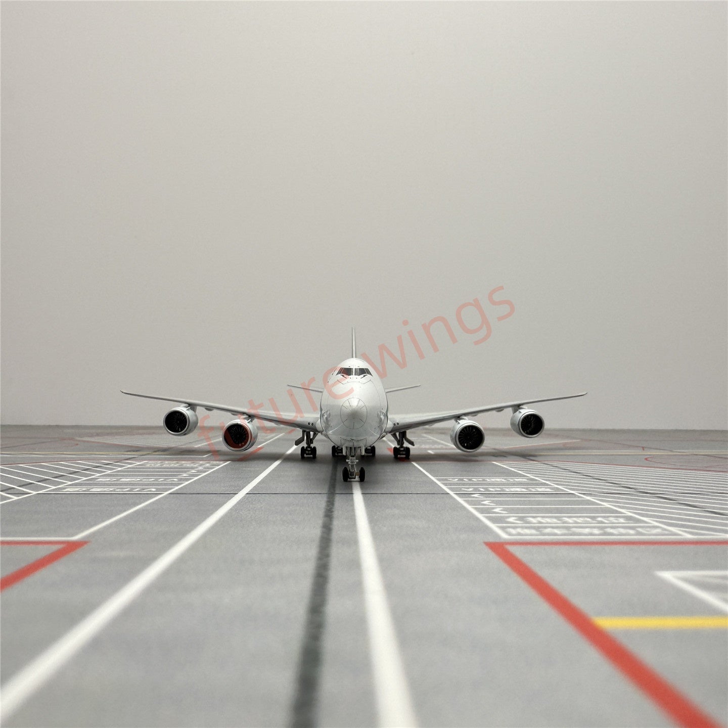 1:400 YY Wings Cathay Cargo B747-8F B-LJN Aircraft Model Free Tractor +Stand