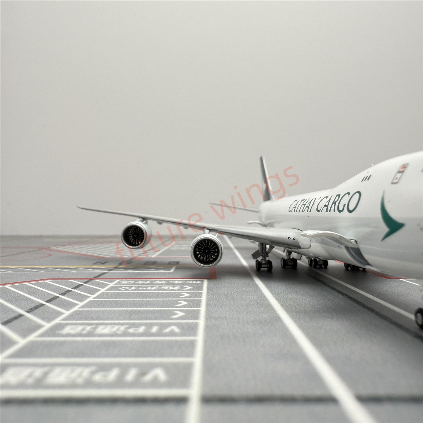 1:400 YY Wings Cathay Cargo B747-8F B-LJN Aircraft Model Free Tractor +Stand