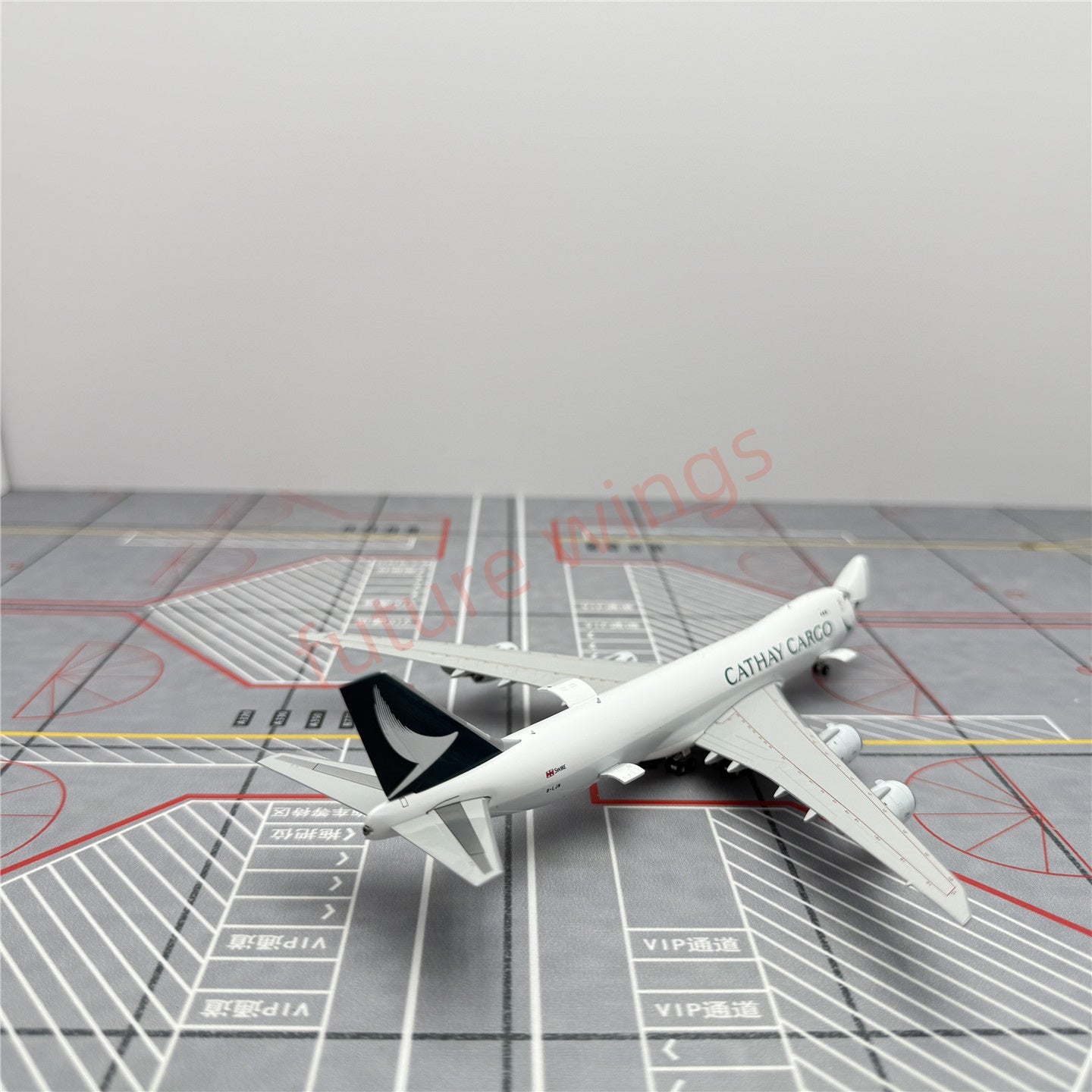 1:400 YY Wings Cathay Cargo B747-8F B-LJN Aircraft Model Free Tractor +Stand
