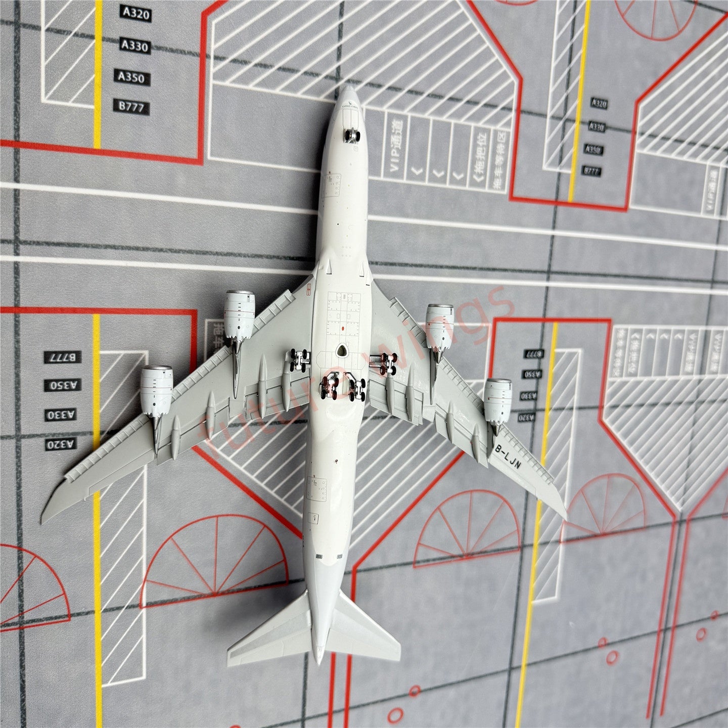 1:400 YY Wings Cathay Cargo B747-8F B-LJN Aircraft Model Free Tractor +Stand